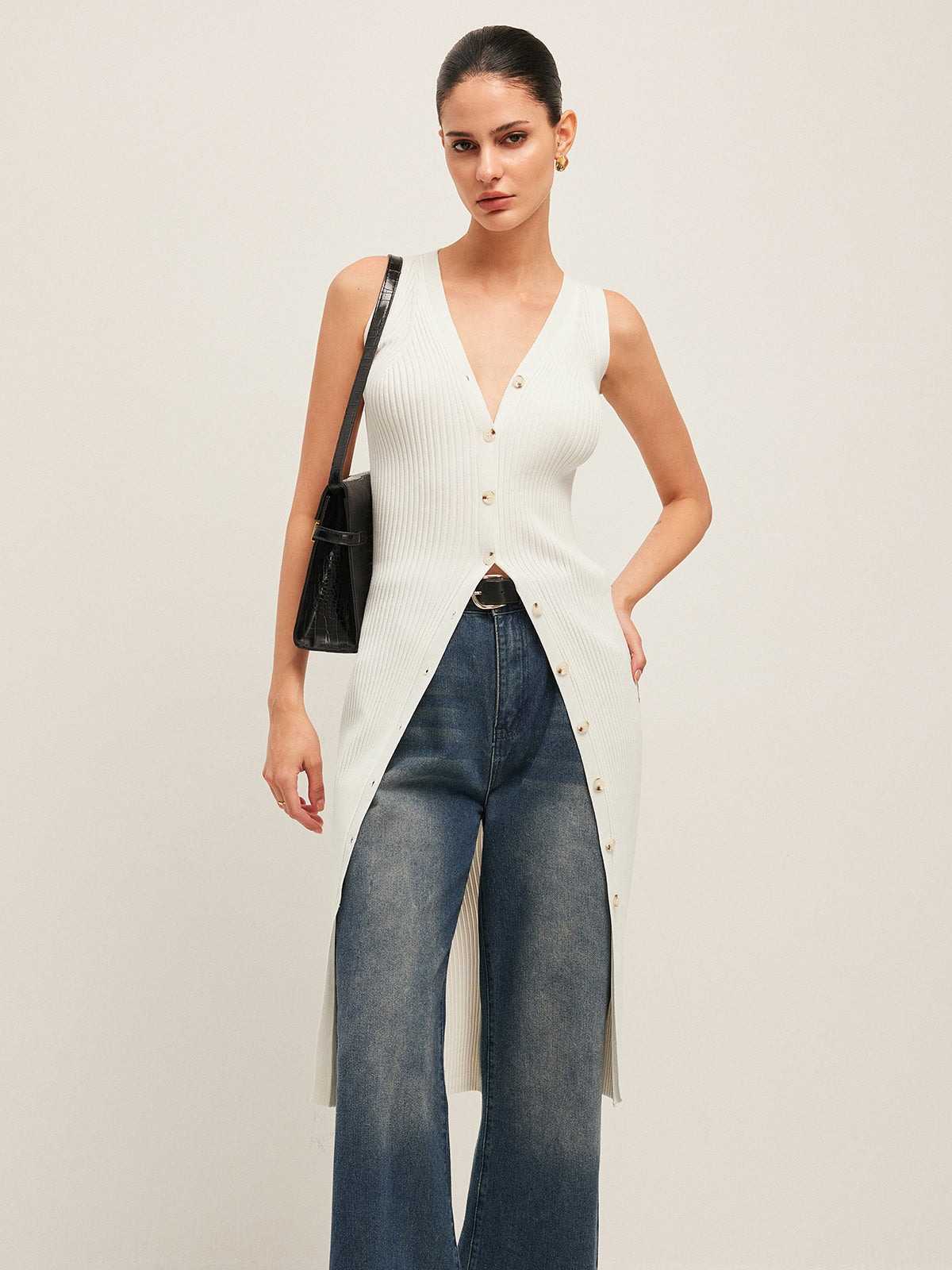 Geripptes Kleid mit Knopfdetails