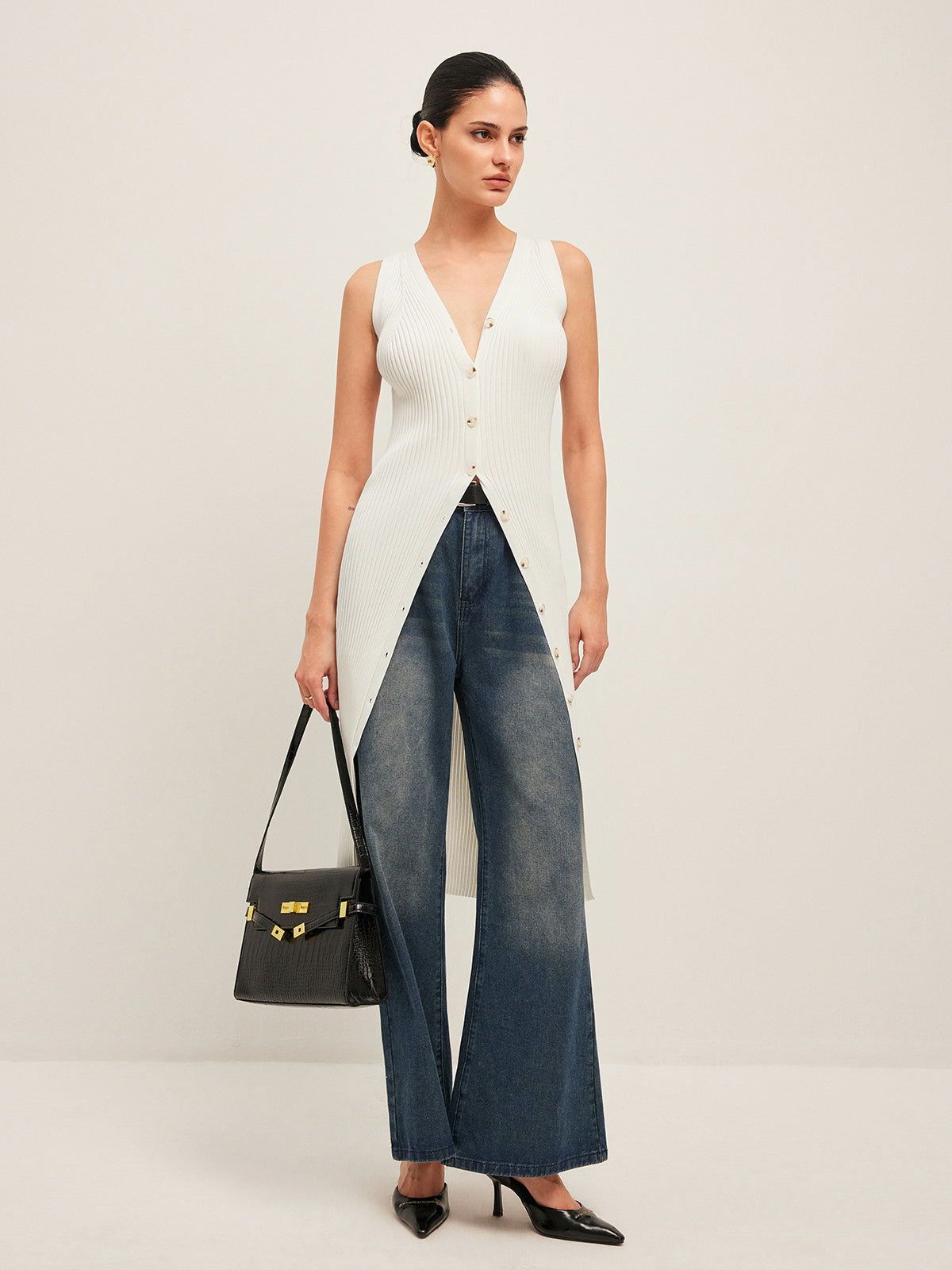 Geripptes Kleid mit Knopfdetails