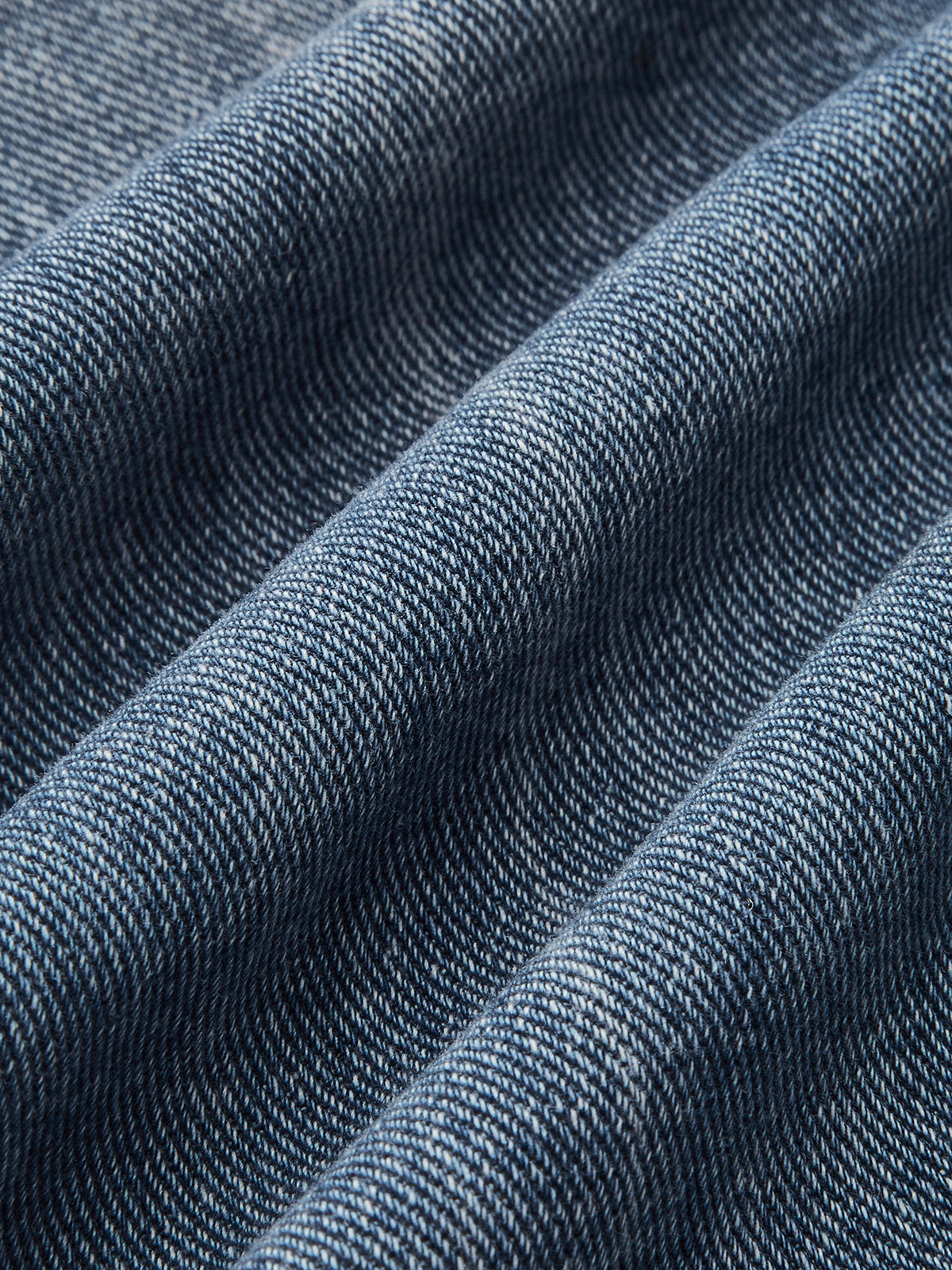 Jeans mit weitem Bein, hoher Taille und Knopfdetails