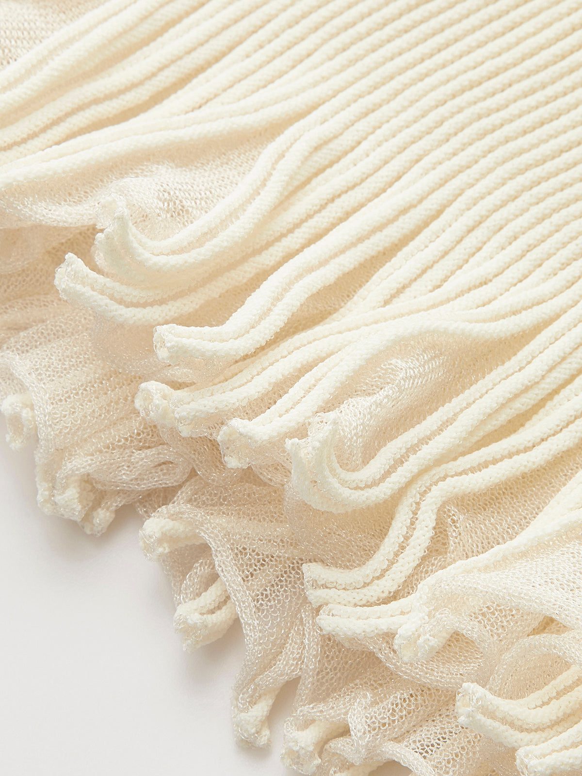 Jupe plissée à empiècements en résille