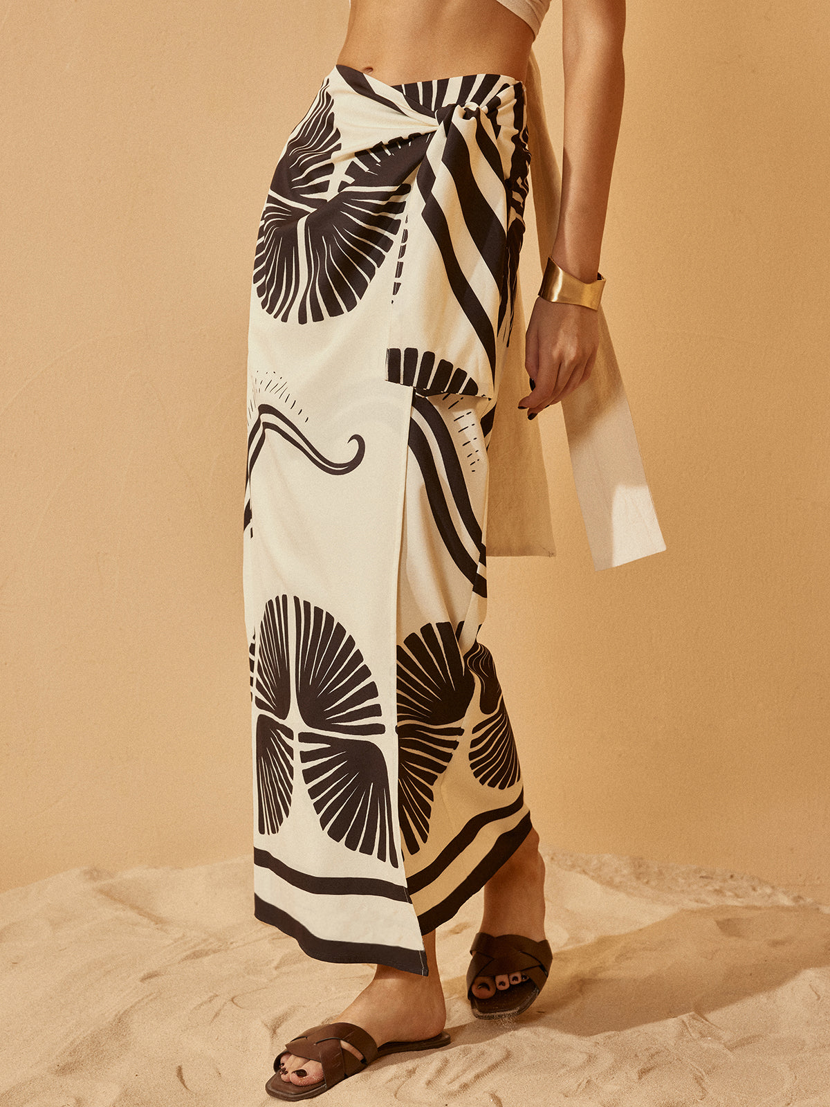 Geknoteter Wickelrock mit Blumenmuster