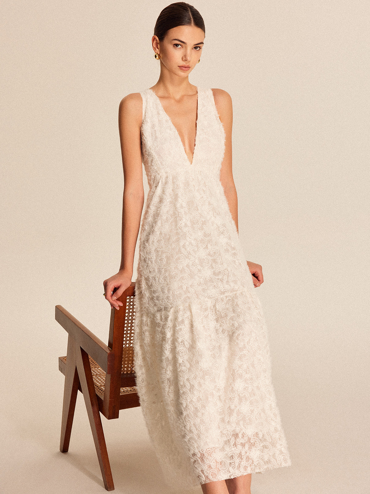 Robe bohème en dentelle à décolleté plongeant