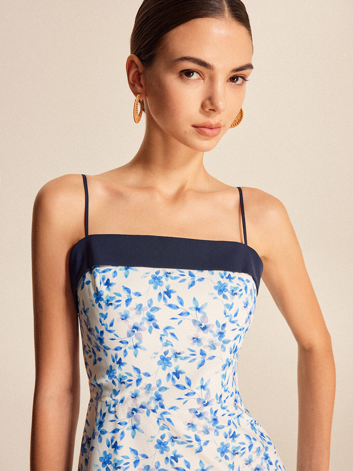 Blumenmuster-Color-Block-Spaghettiträgerkleid