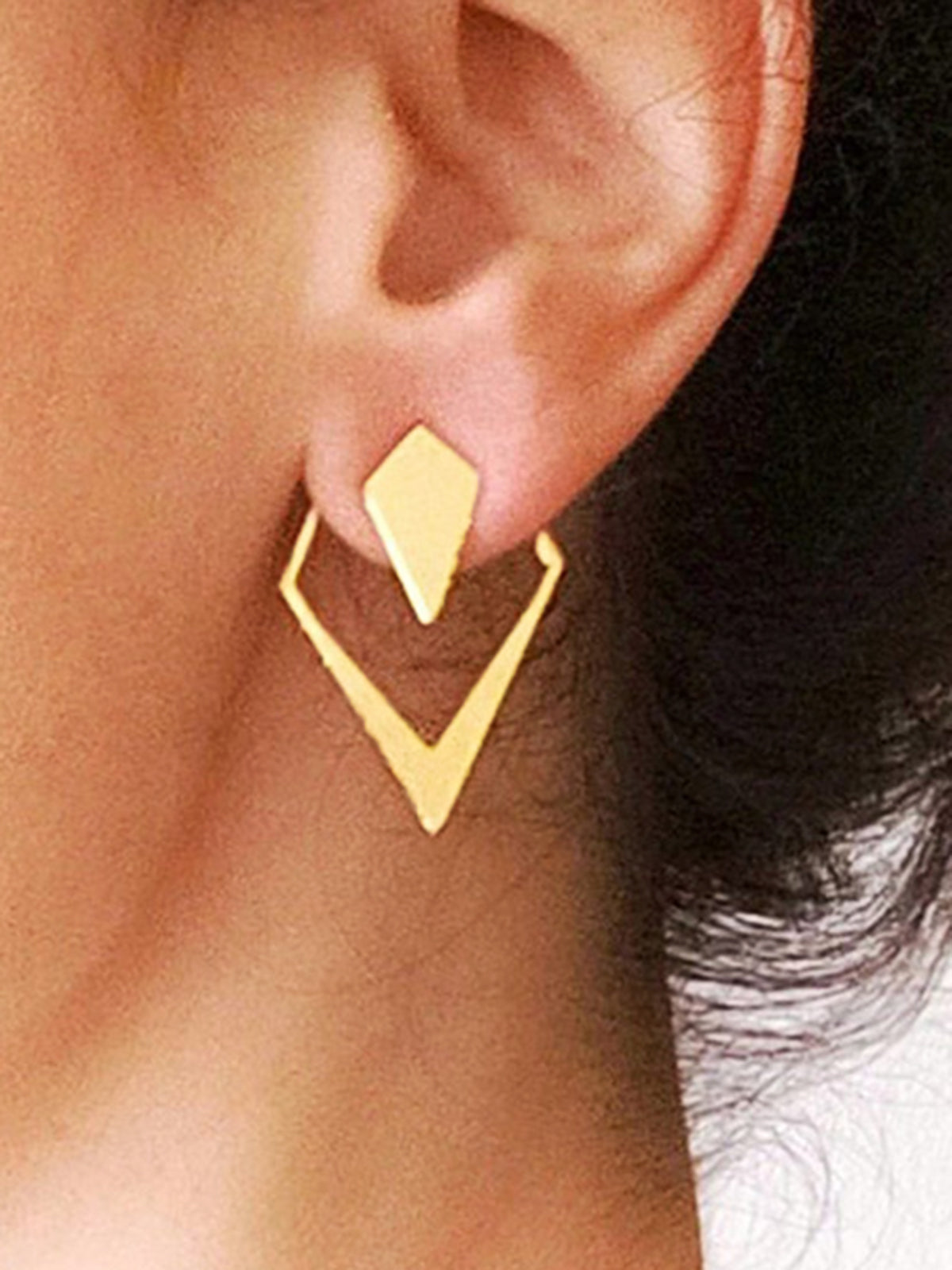 Geometrische V-förmige Goldstecker-Ohrringe