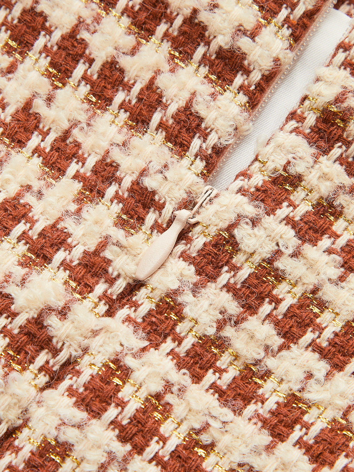 Hochtaillierter, strukturierter A-Linien-Rock mit Reißverschluss