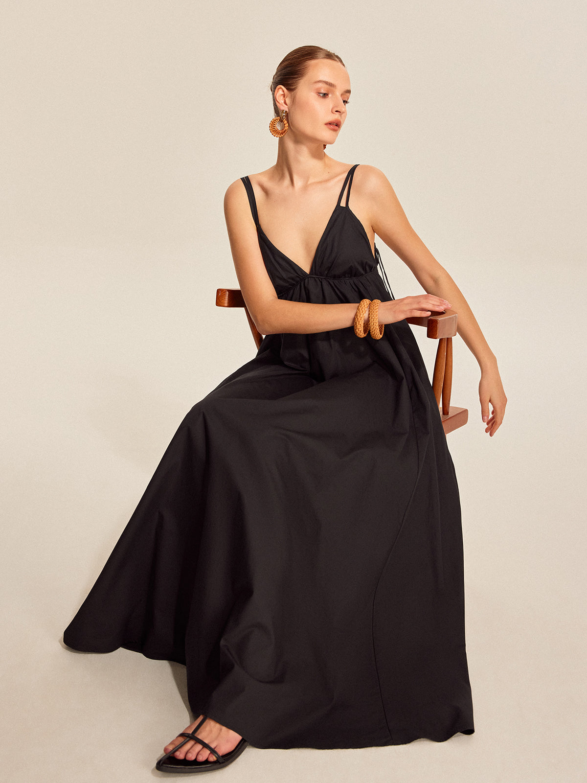 Camisole-Kleid mit V-Ausschnitt und doppelten Trägern