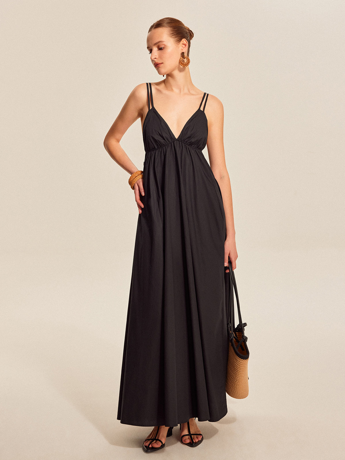 Camisole-Kleid mit V-Ausschnitt und doppelten Trägern