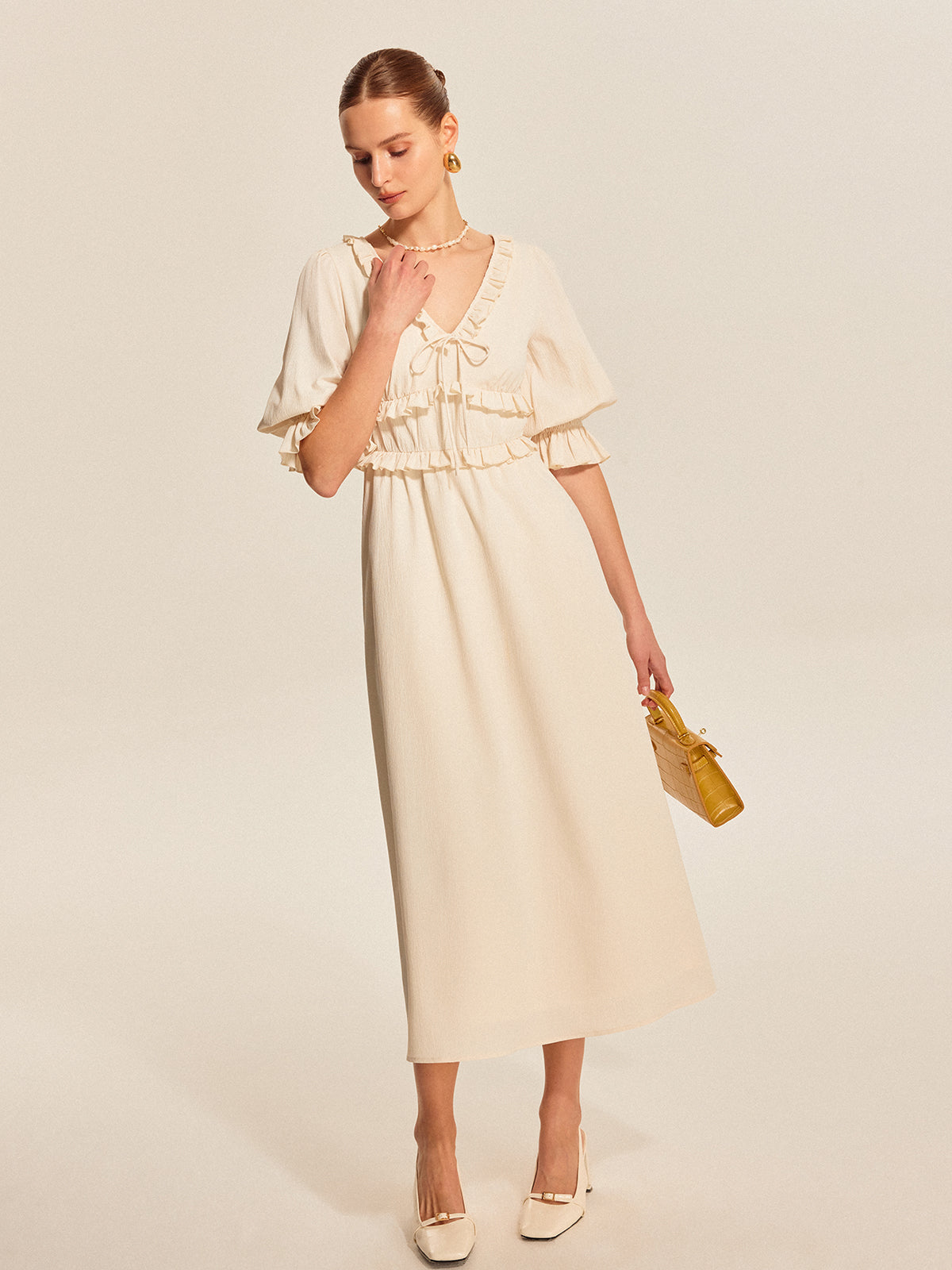 Robe à cordon de serrage et volants