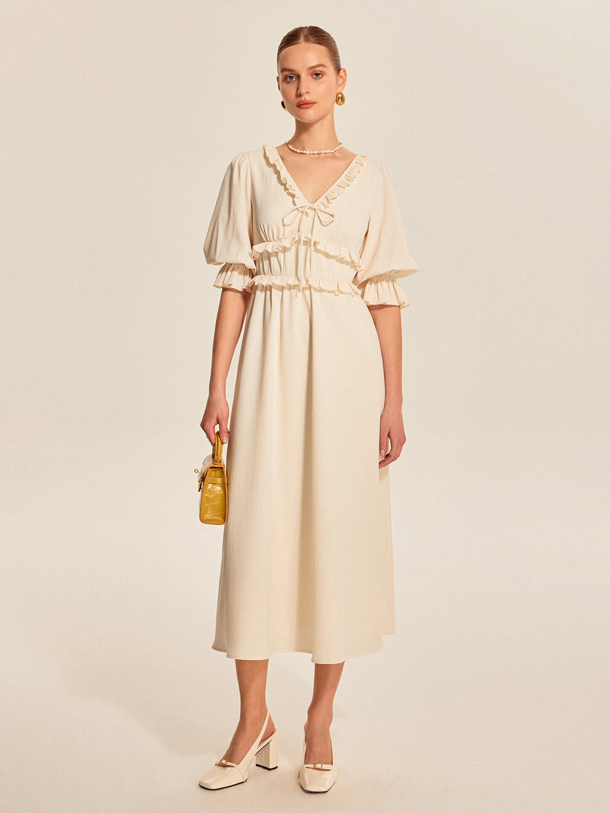 Robe à cordon de serrage et volants