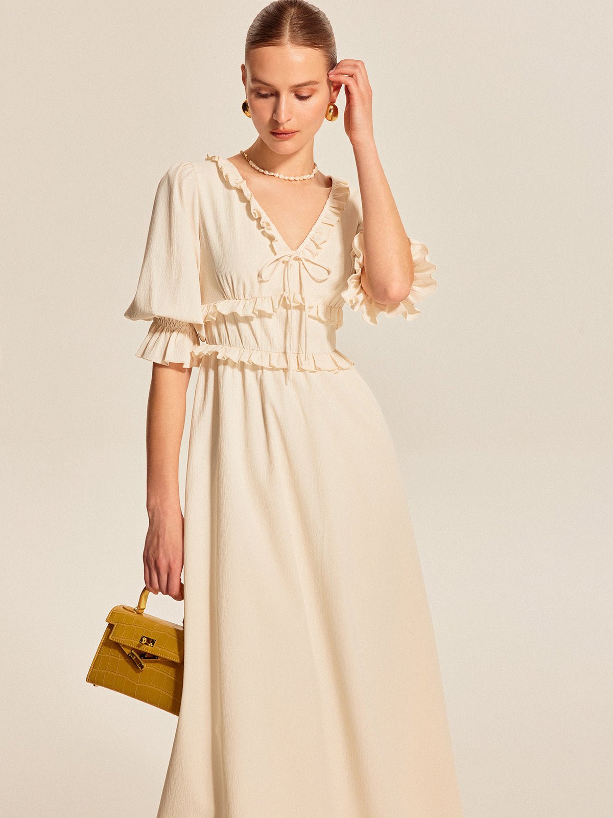 Robe à cordon de serrage et volants