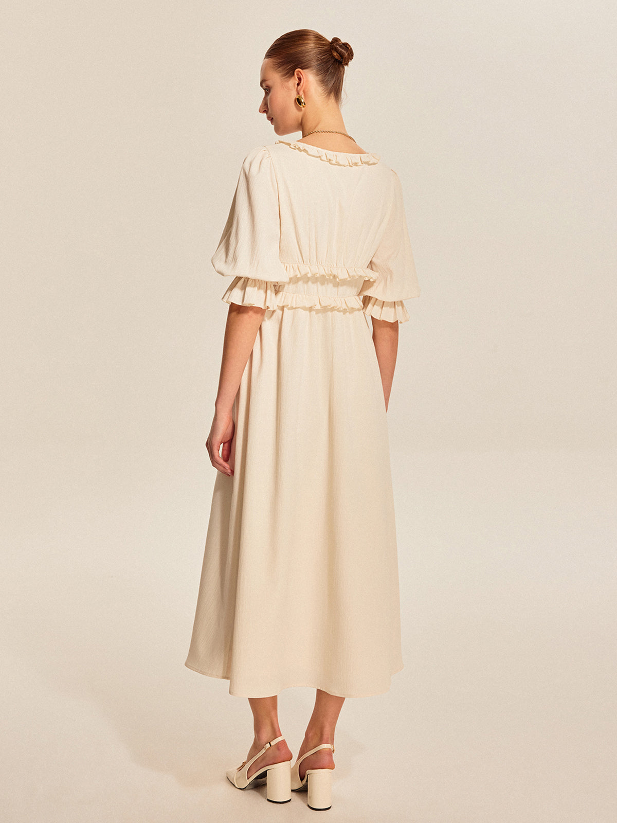 Robe à cordon de serrage et volants