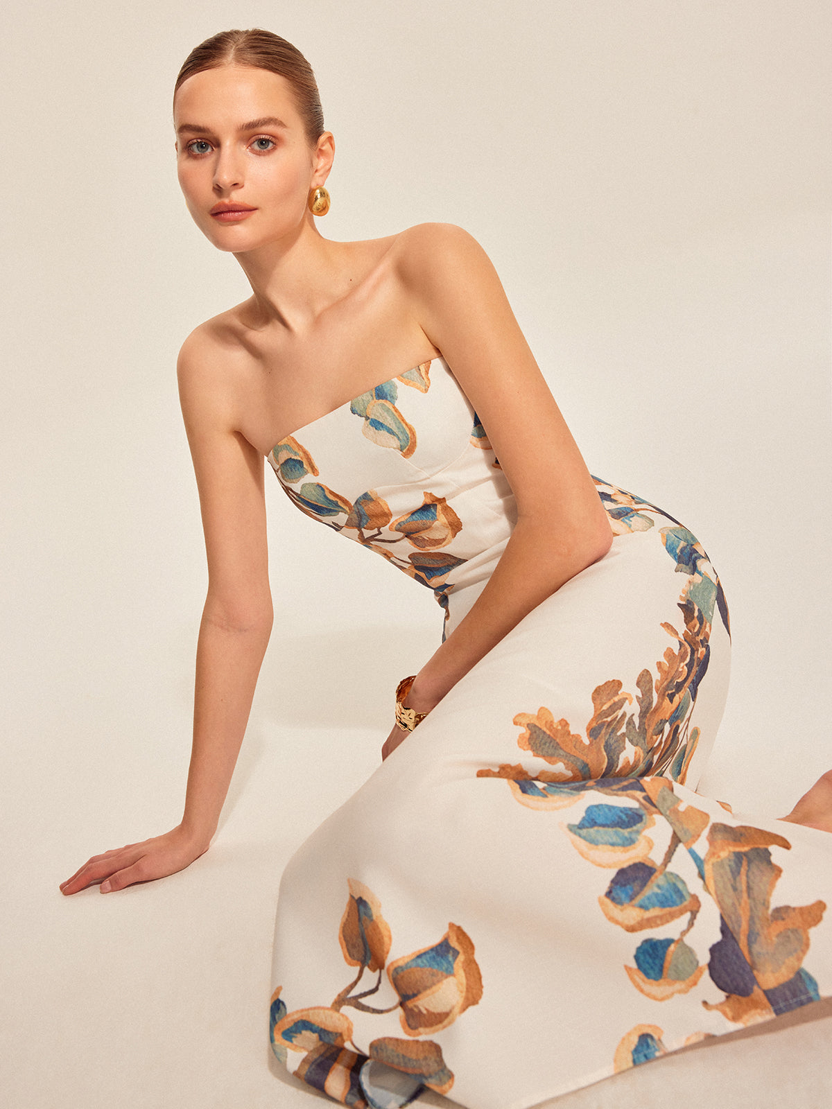 Trägerloses Kleid mit Blumenmuster