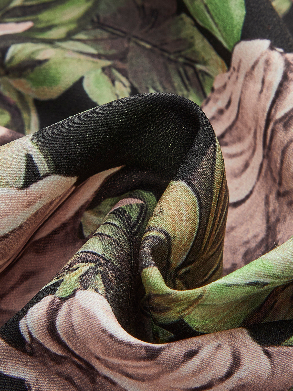Robe froncée en dentelle fleurie