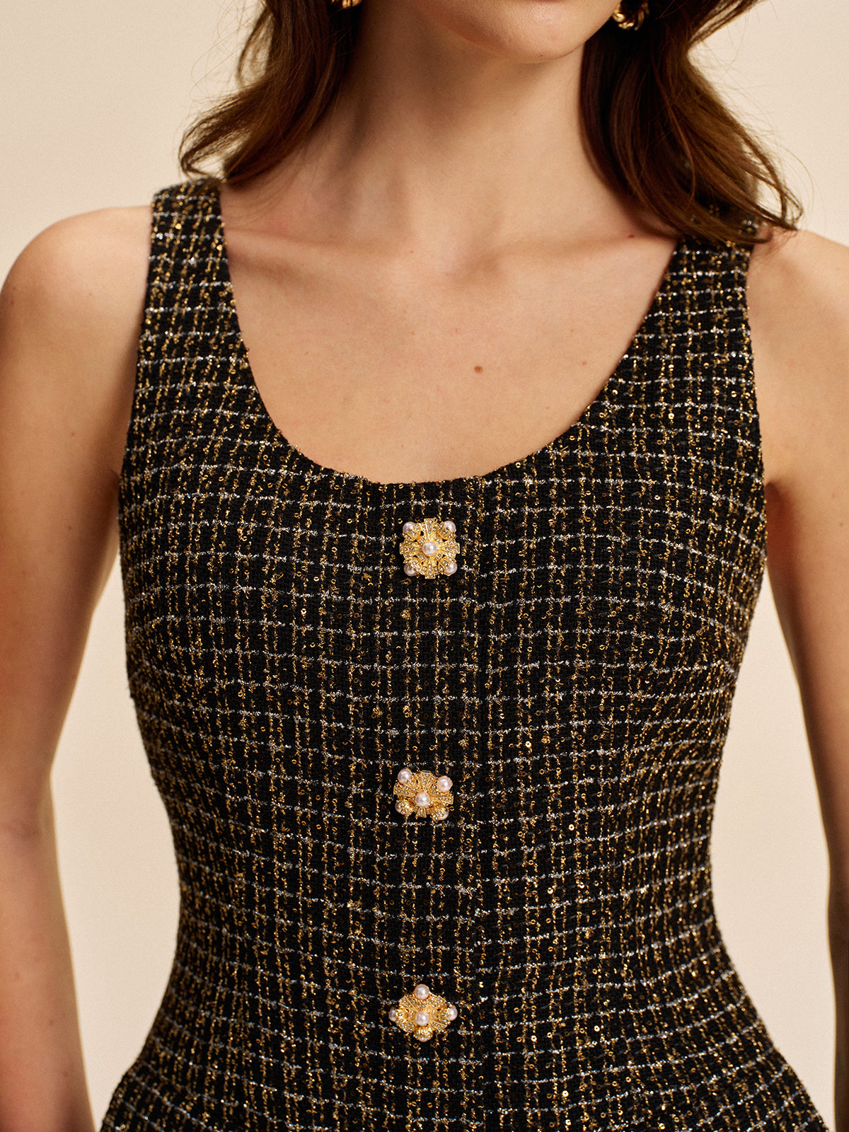 Ärmelloses Tweedkleid mit Knöpfen