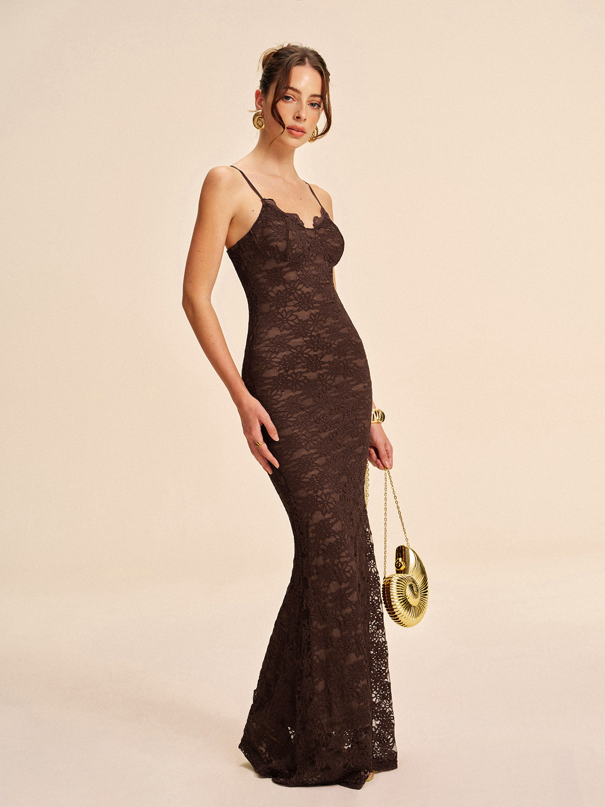 Elegantes Trägerkleid aus Spitze