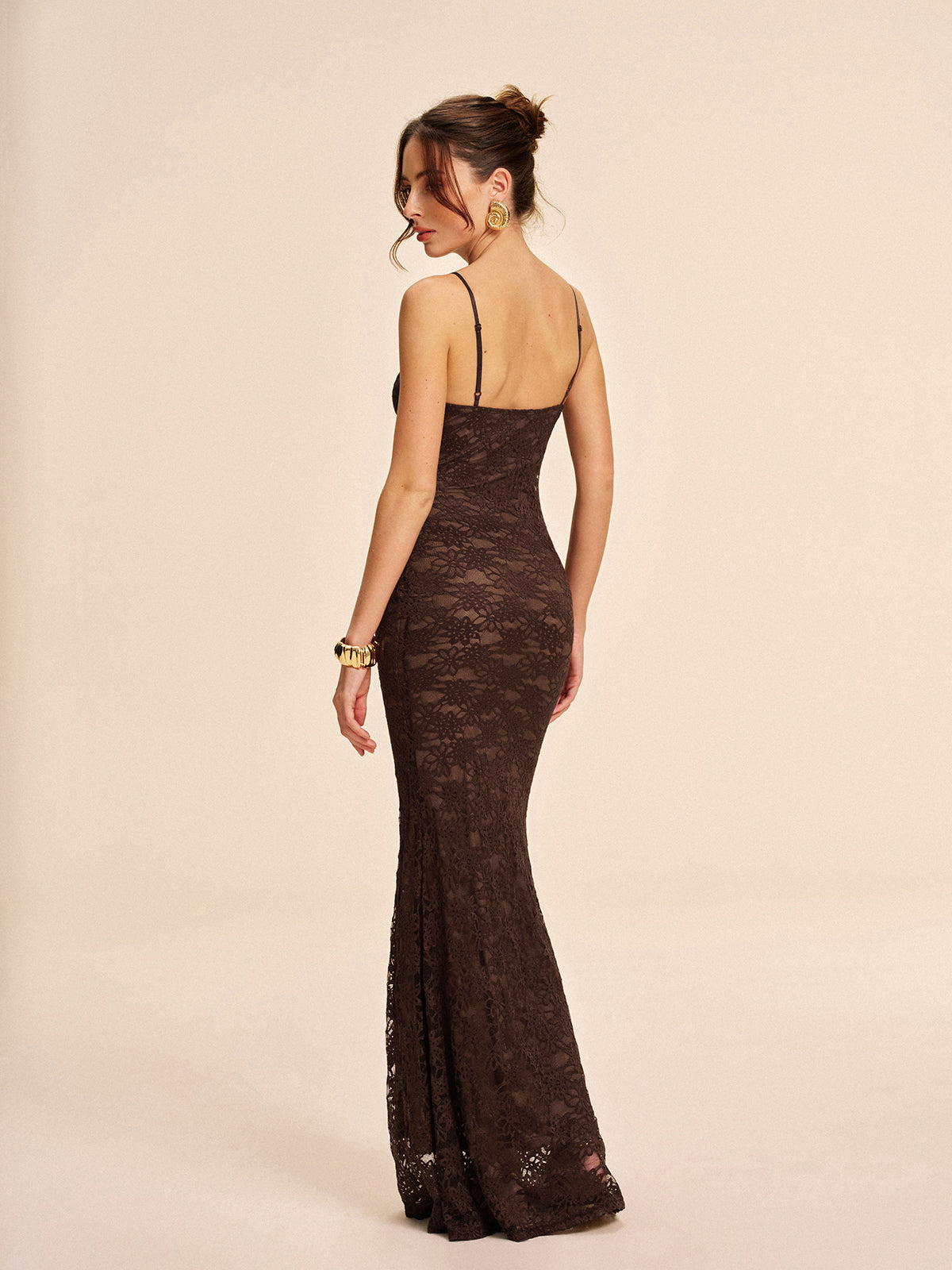 Elegantes Trägerkleid aus Spitze