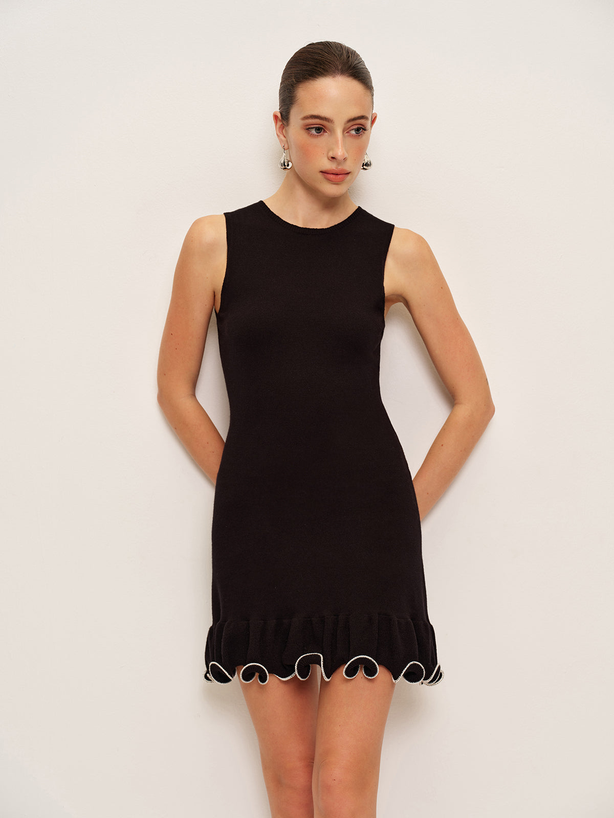 Ärmelloses Kleid mit Rüschen