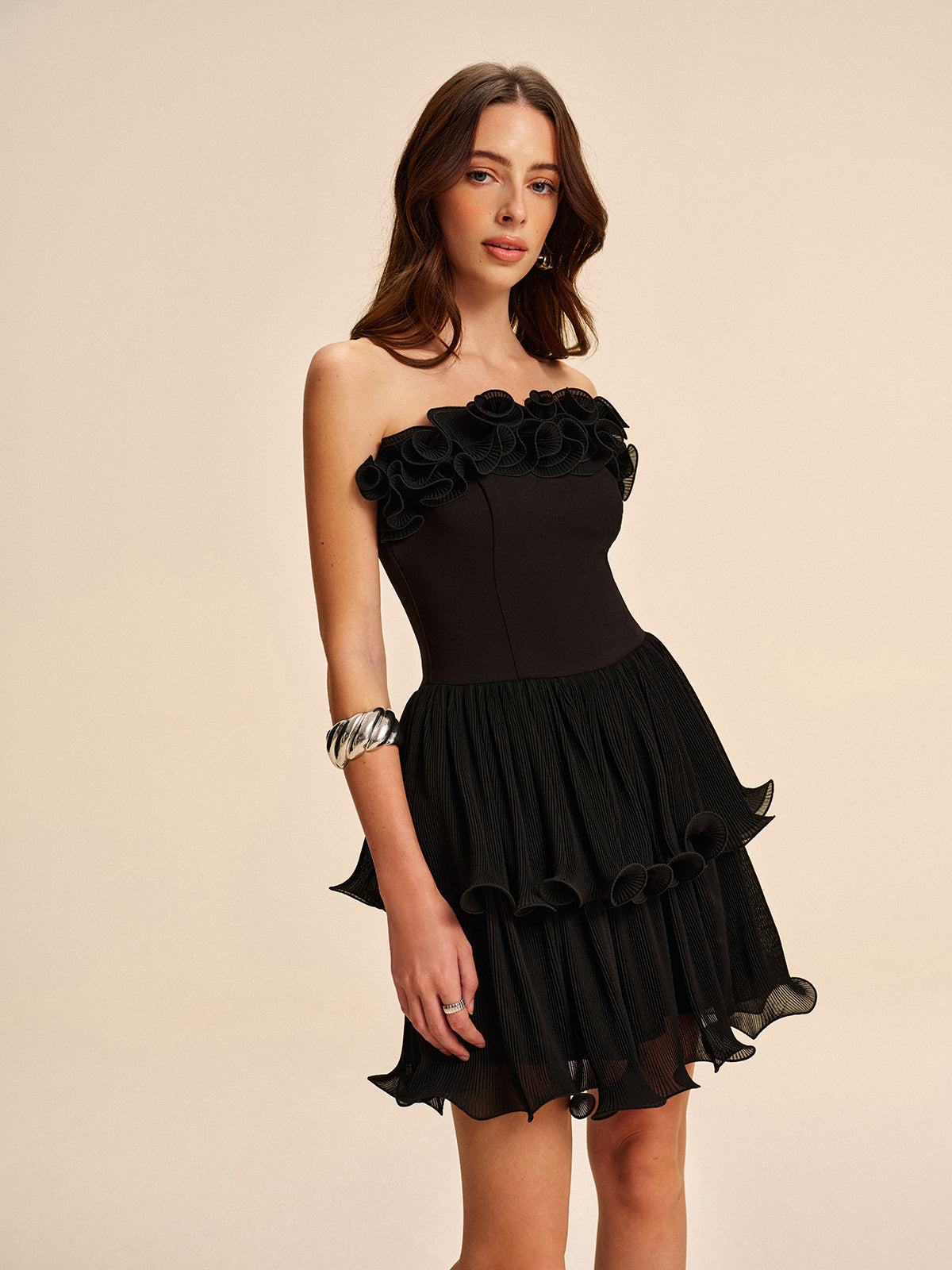 Gerüschtes trägerloses Blumenkleid