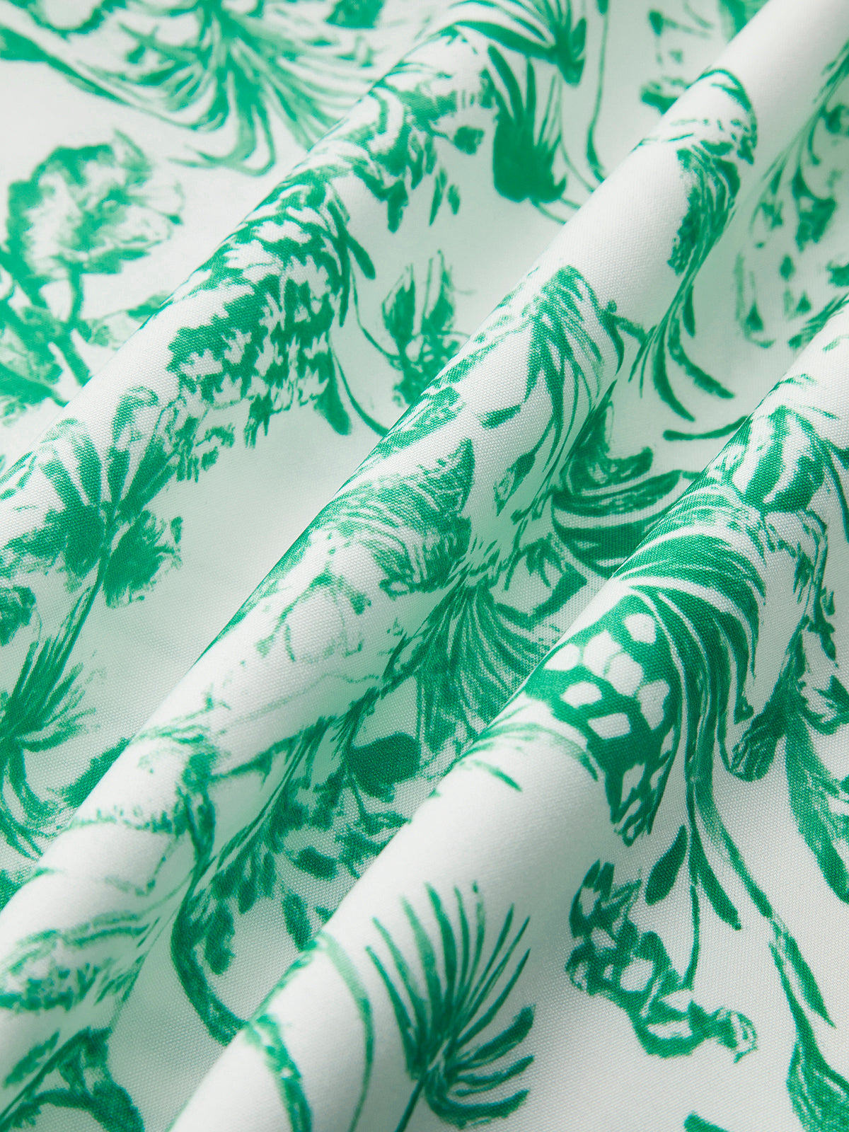 Kleid mit kontrastfarbenem Bindeband und Blumenmuster