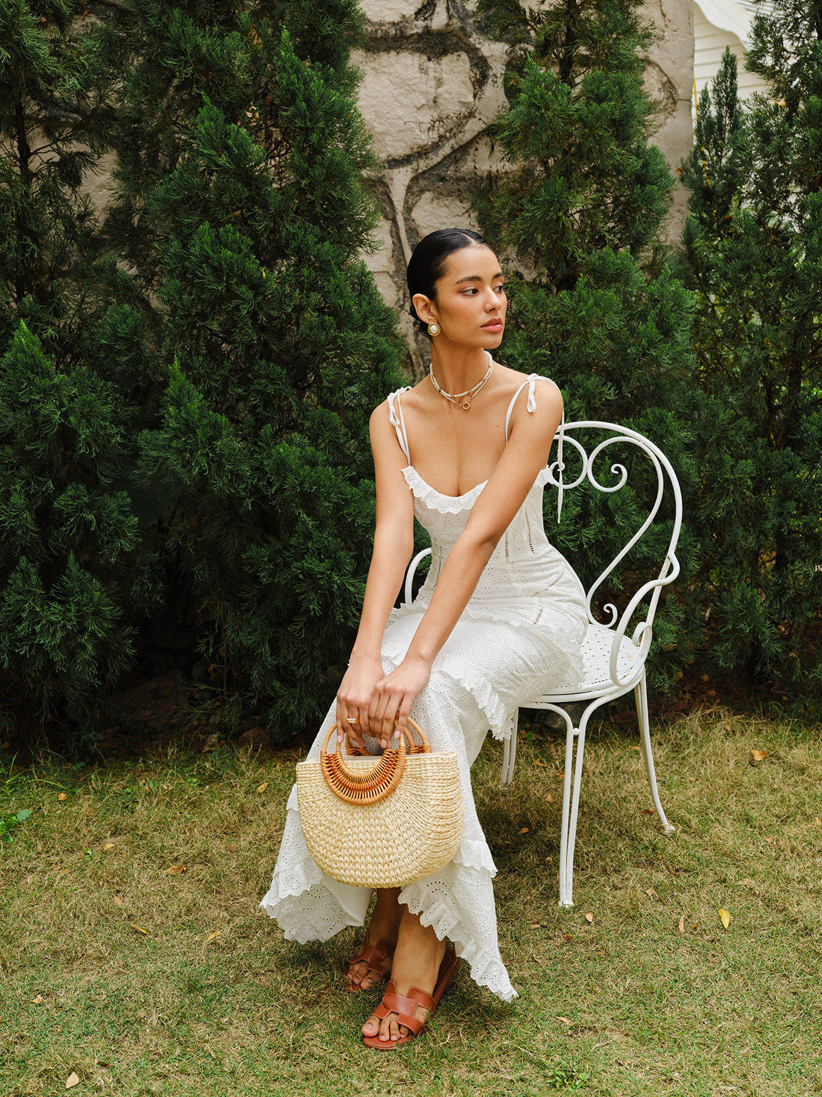 Robe fendue à volants avec bretelles à nouer