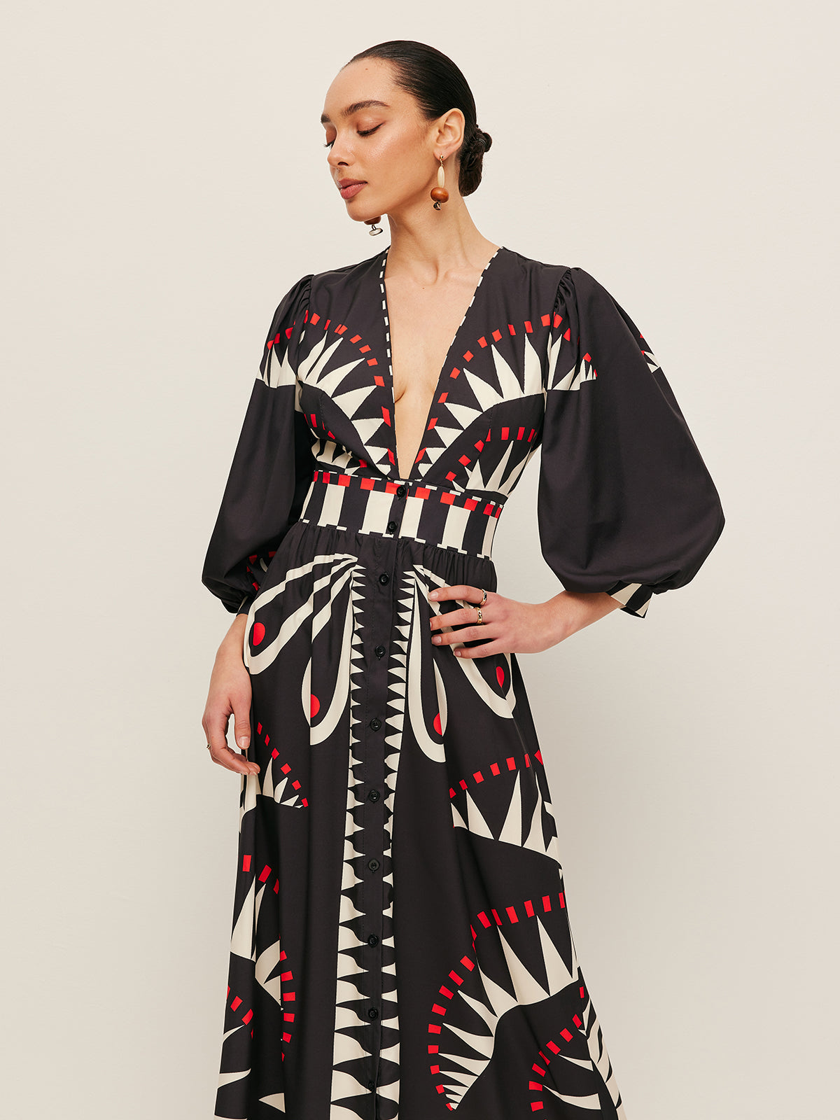 Boho-Kleid mit V-Ausschnitt und Schlitz