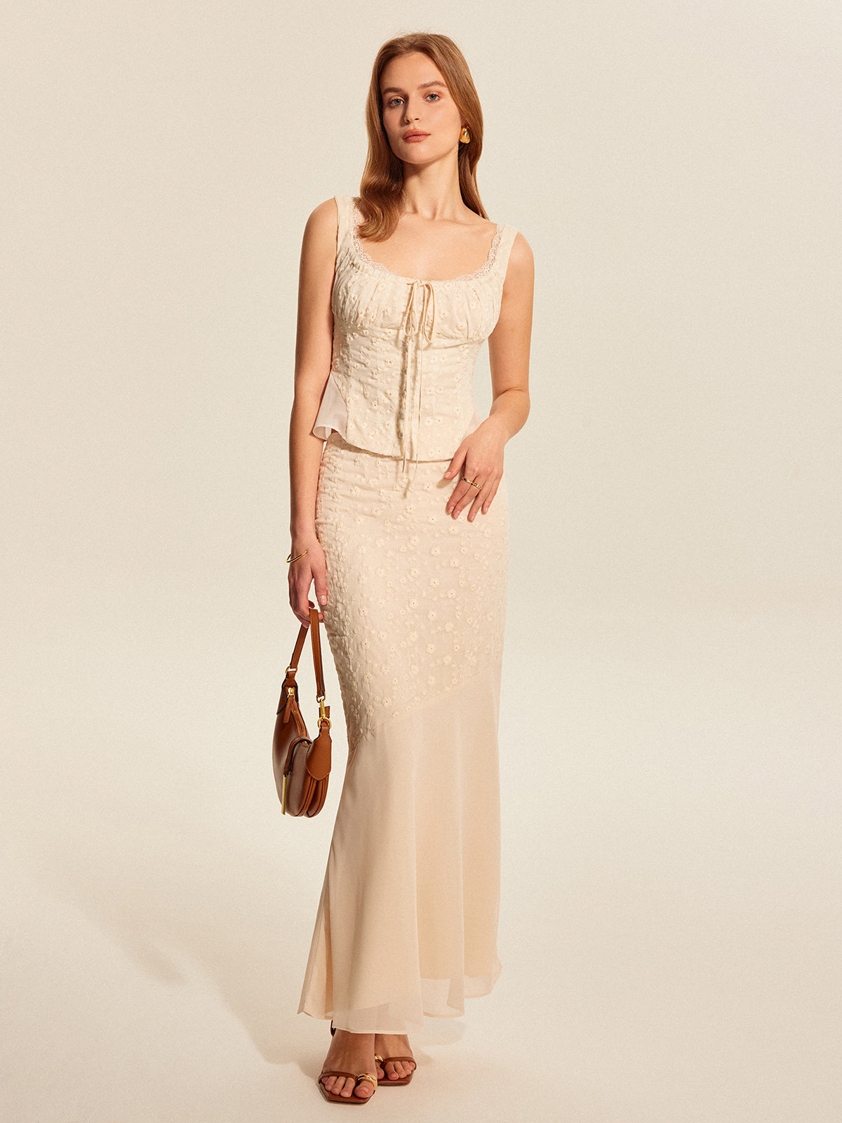 Halbtransparenter Rock mit floraler Stickerei