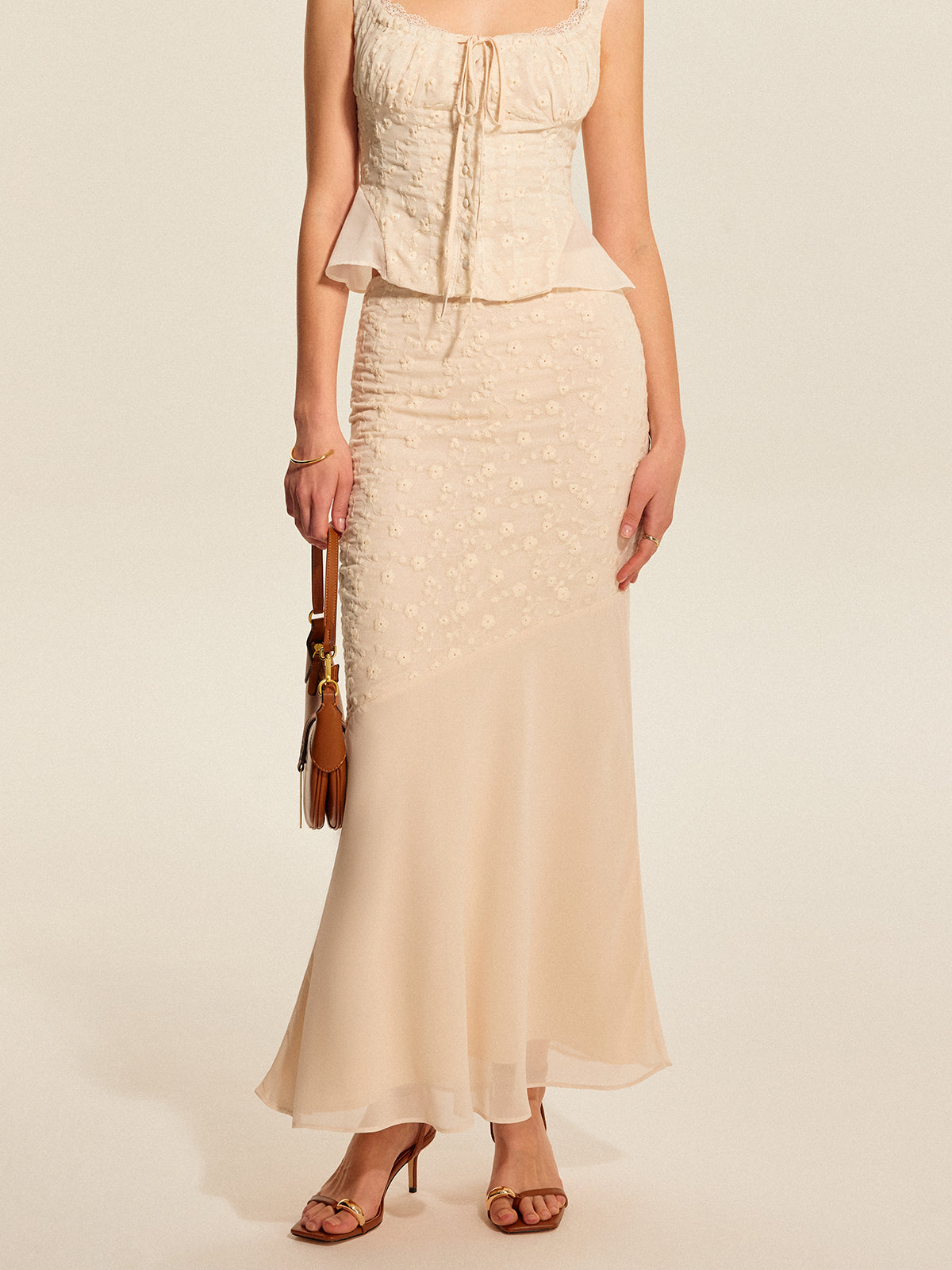 Halbtransparenter Rock mit floraler Stickerei