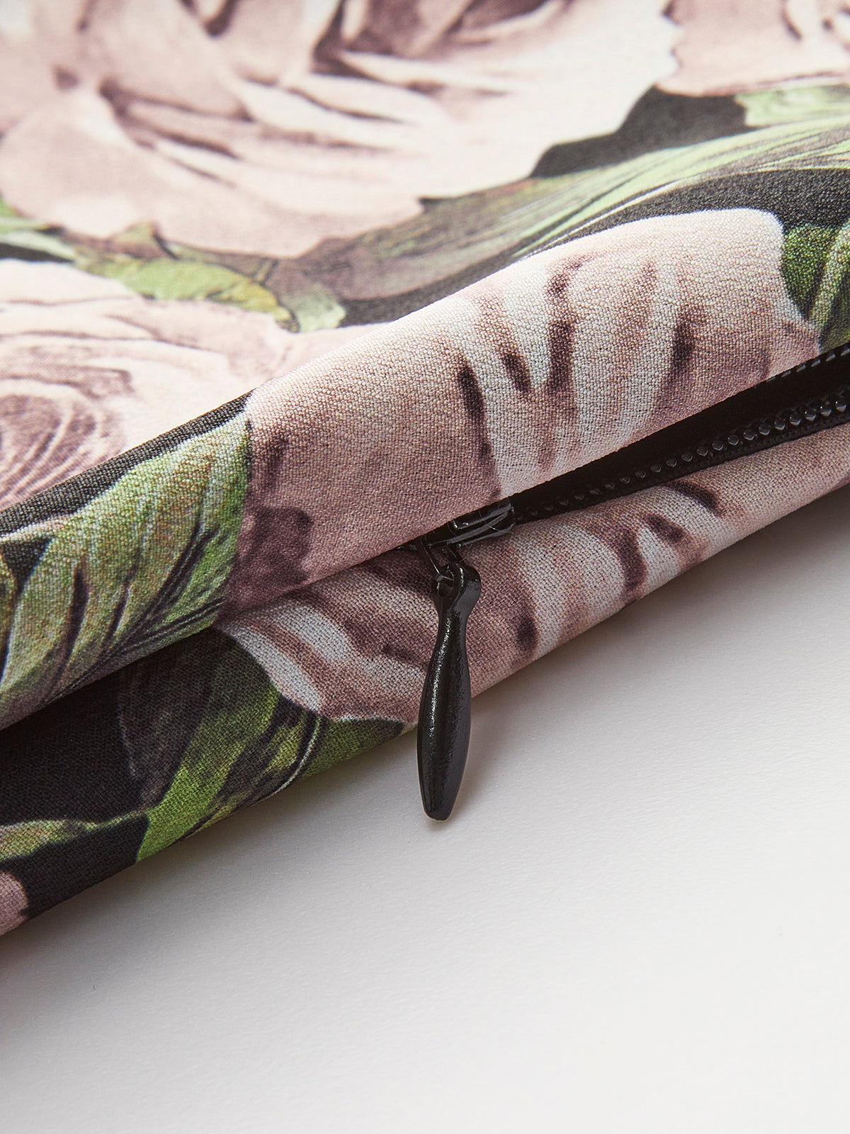 Robe à dos nu ornée de dentelle florale