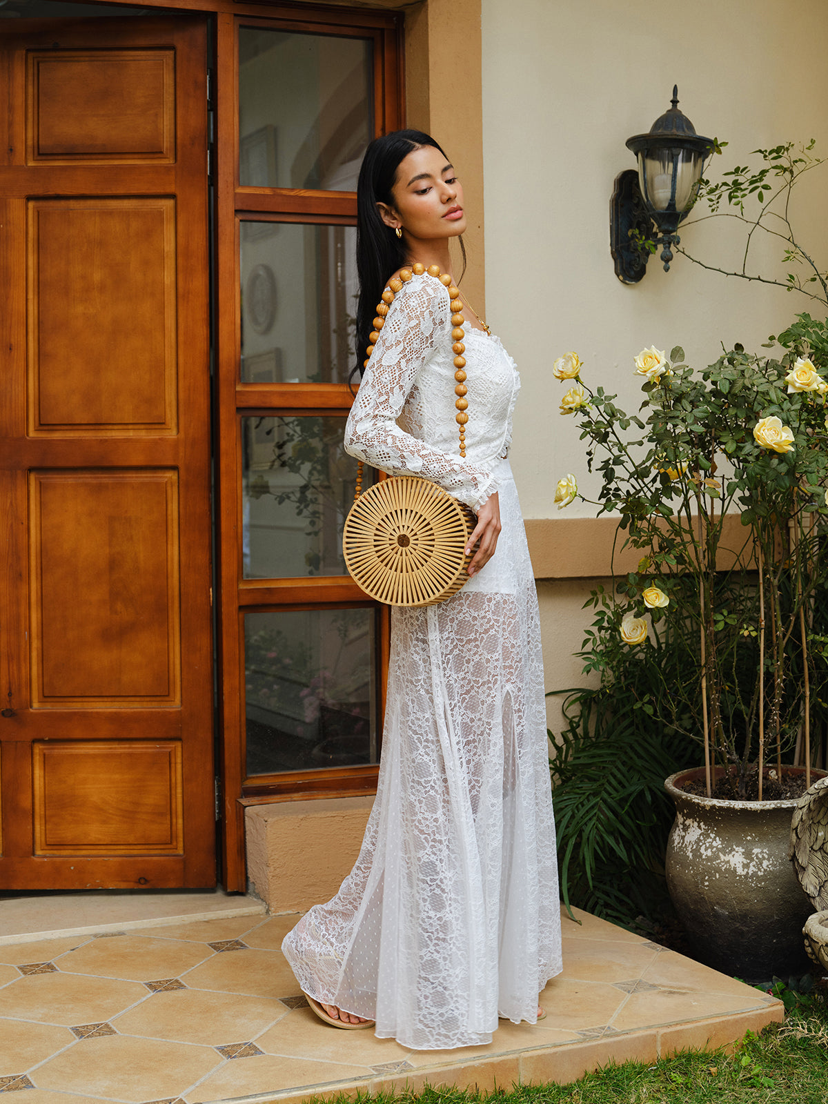 Halbtransparenter Spitzenrock mit mittelhoher Taille