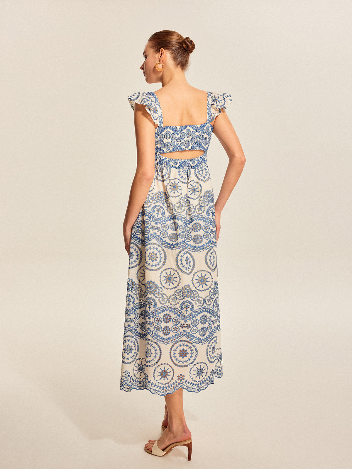 Halbtransparentes Boho-Kleid mit Blumenmuster und Rückenausschnitt