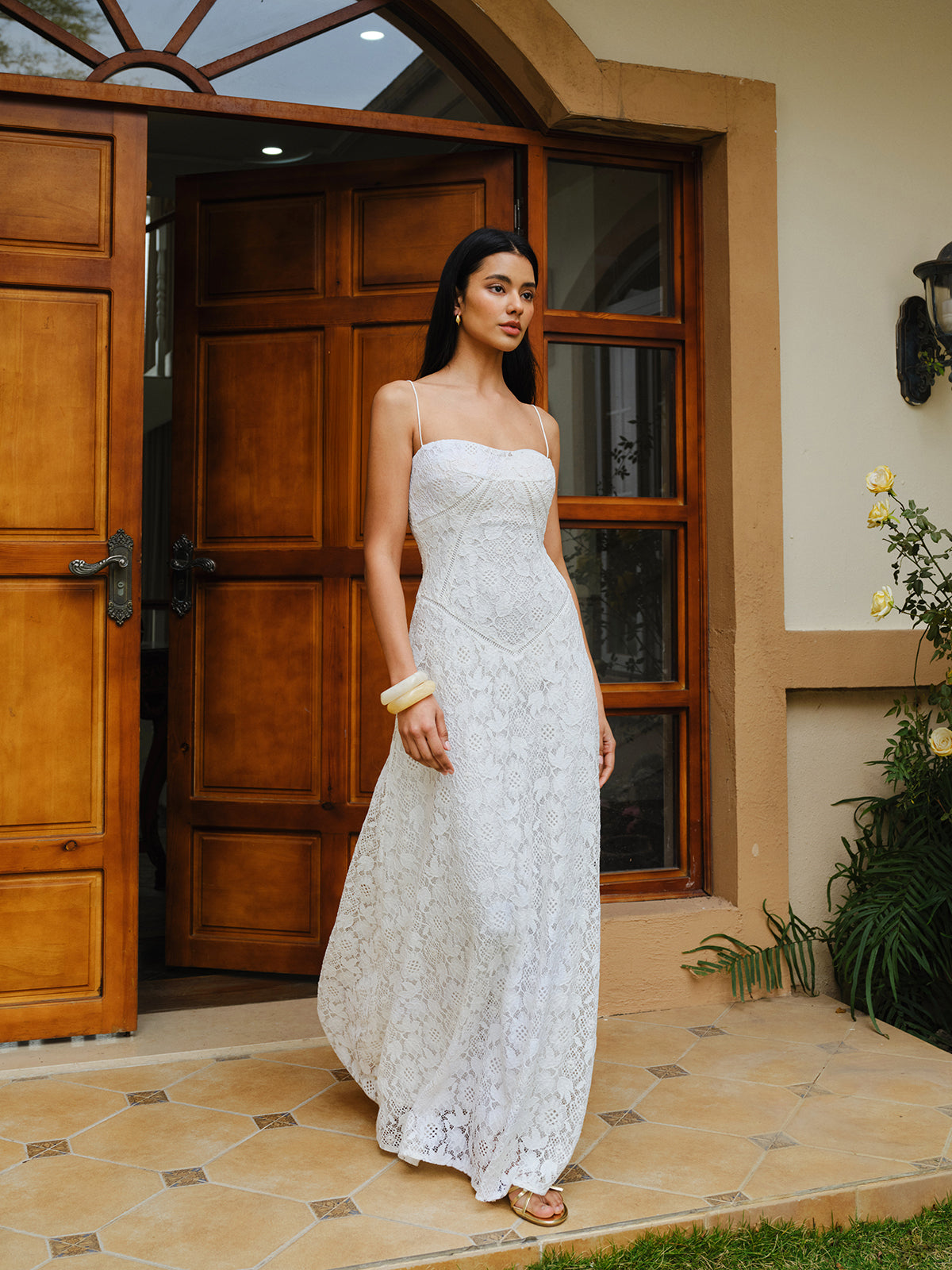 Robe en dentelle à fines bretelles