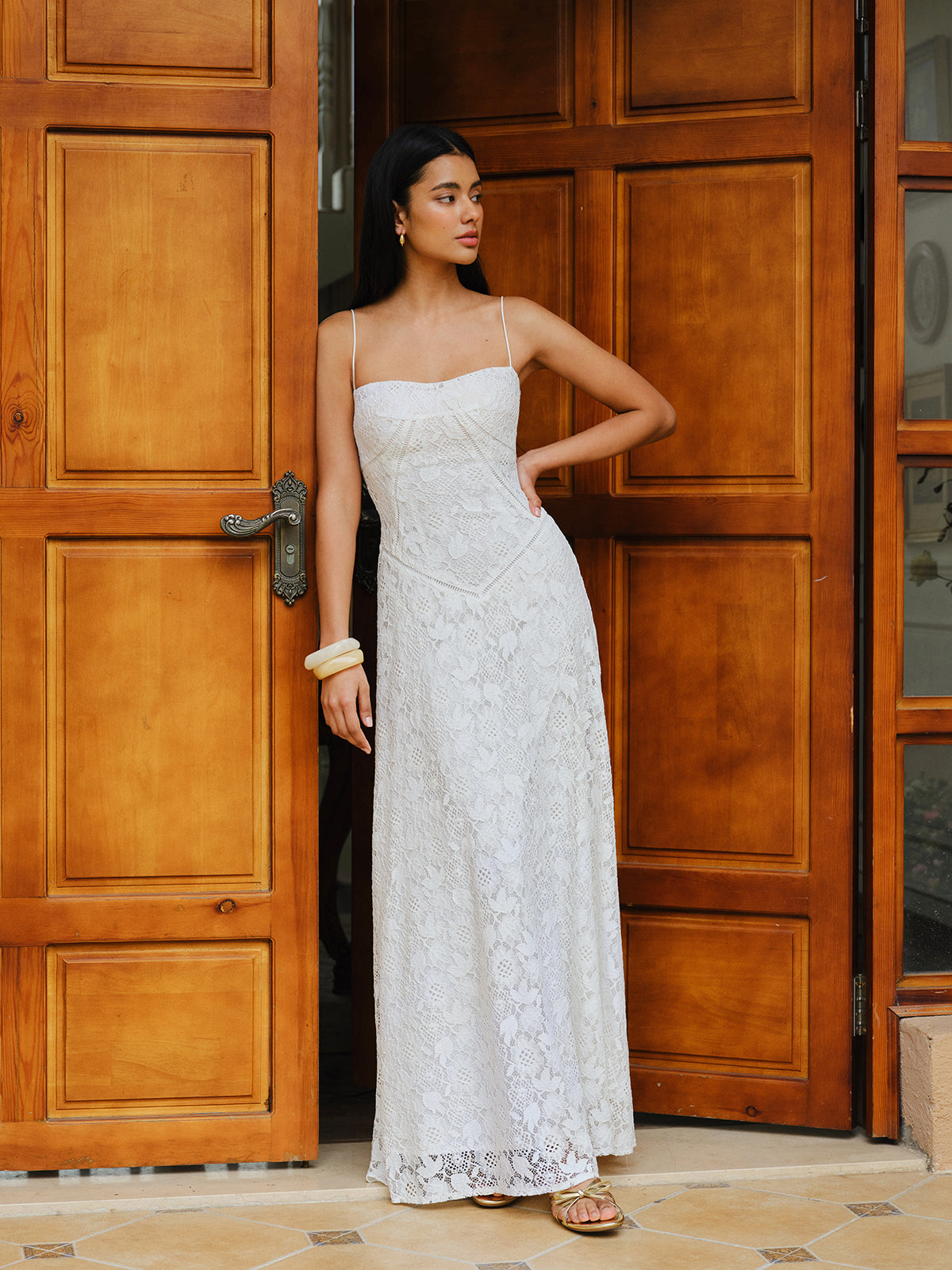 Robe en dentelle à fines bretelles