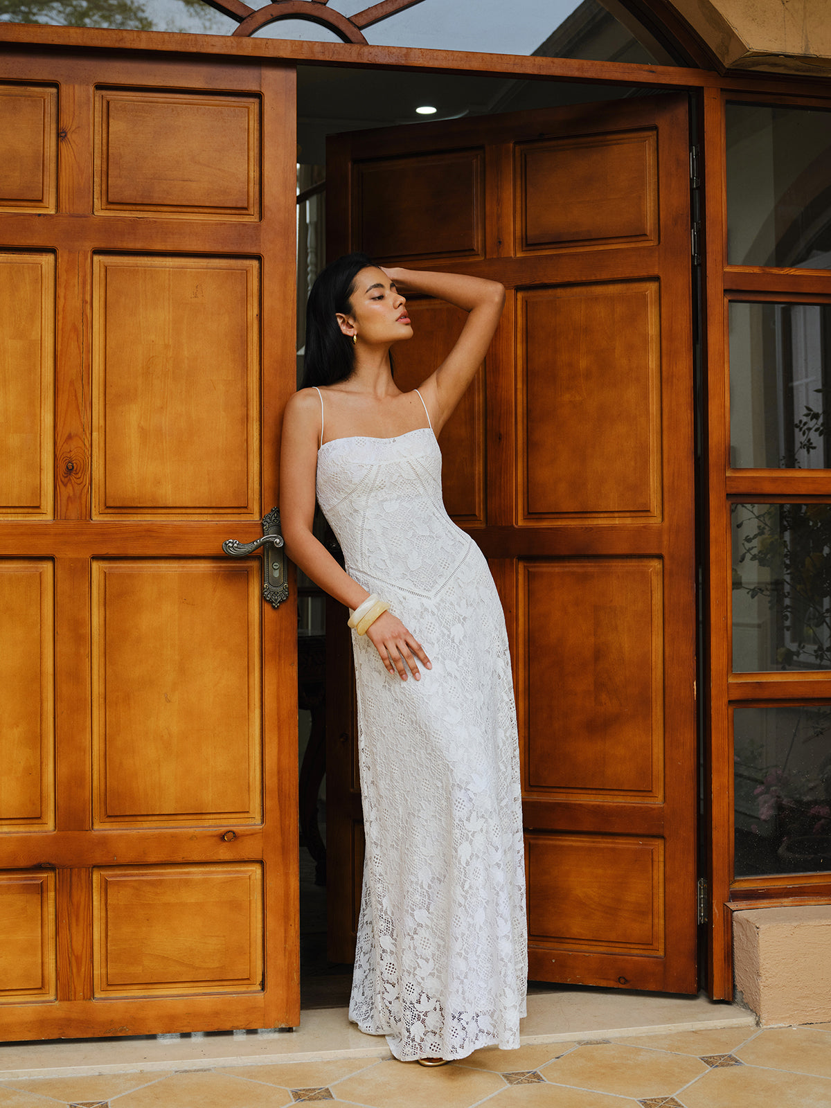 Robe en dentelle à fines bretelles