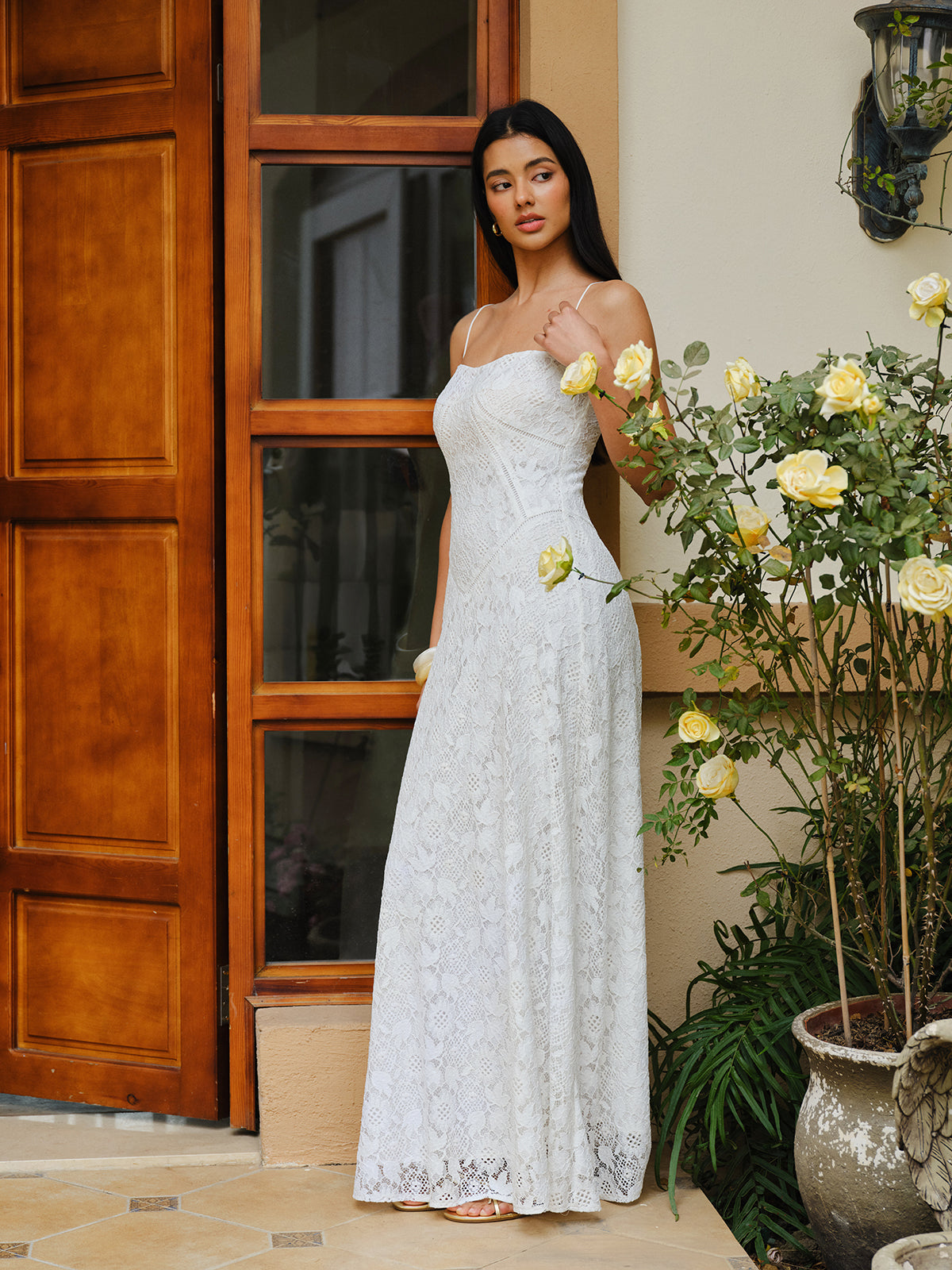 Robe en dentelle à fines bretelles