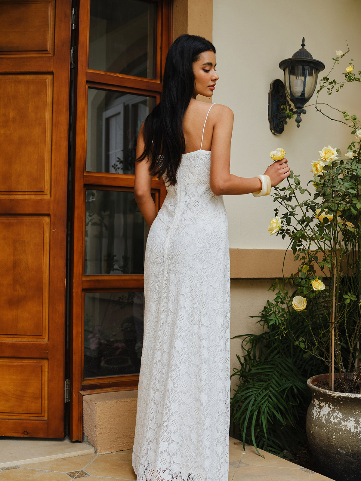 Robe en dentelle à fines bretelles