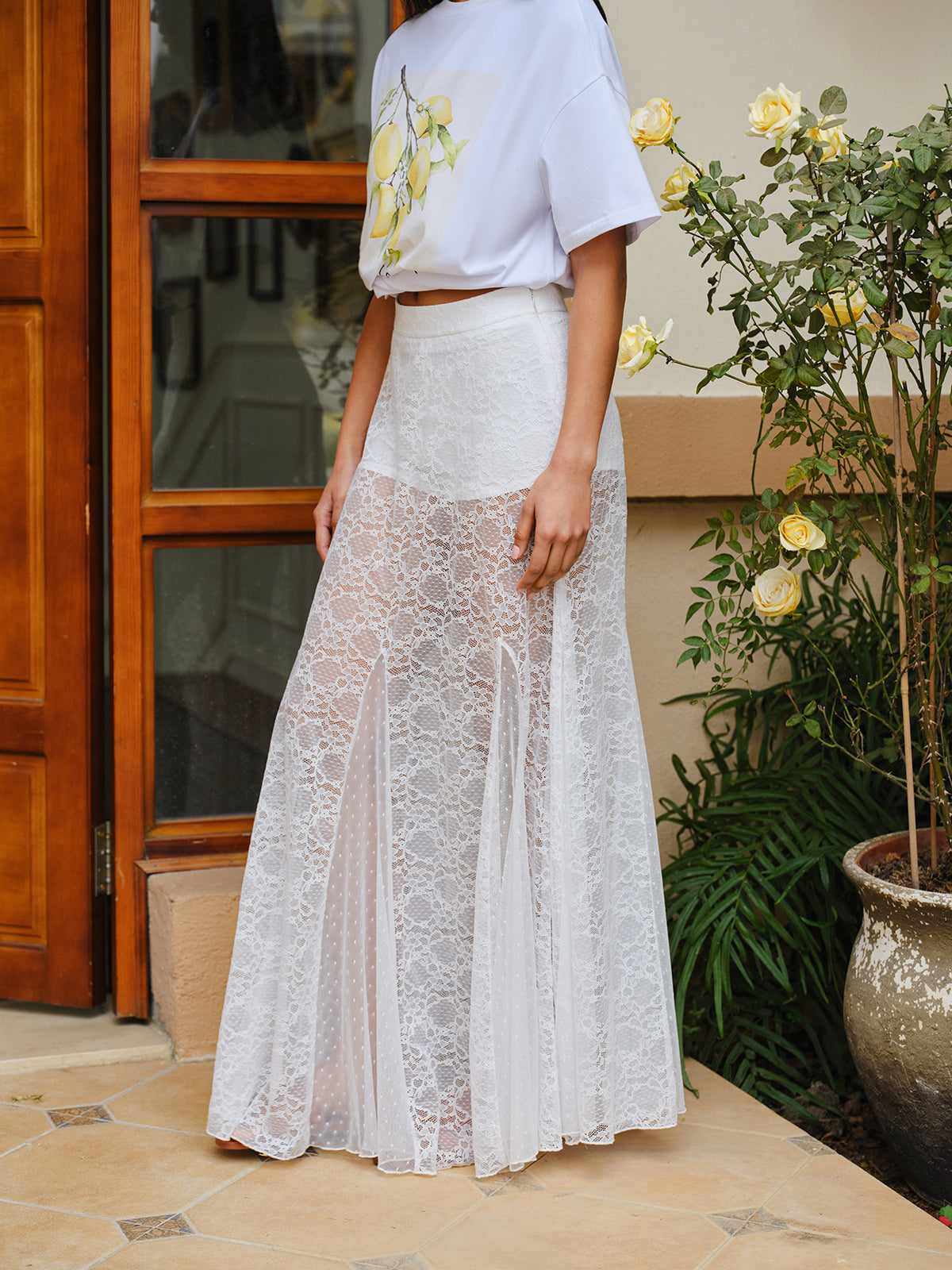 Jupe mi-longue en dentelle semi-transparente taille normale