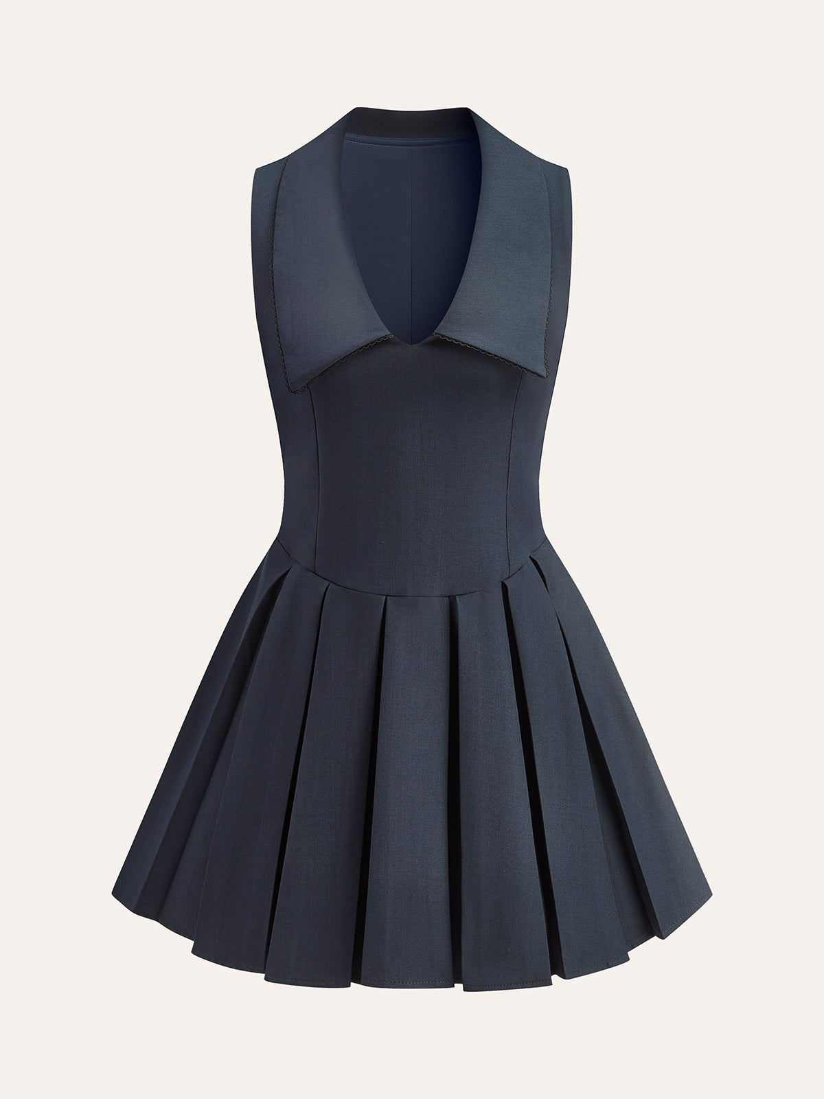 Robe plissée à grand col