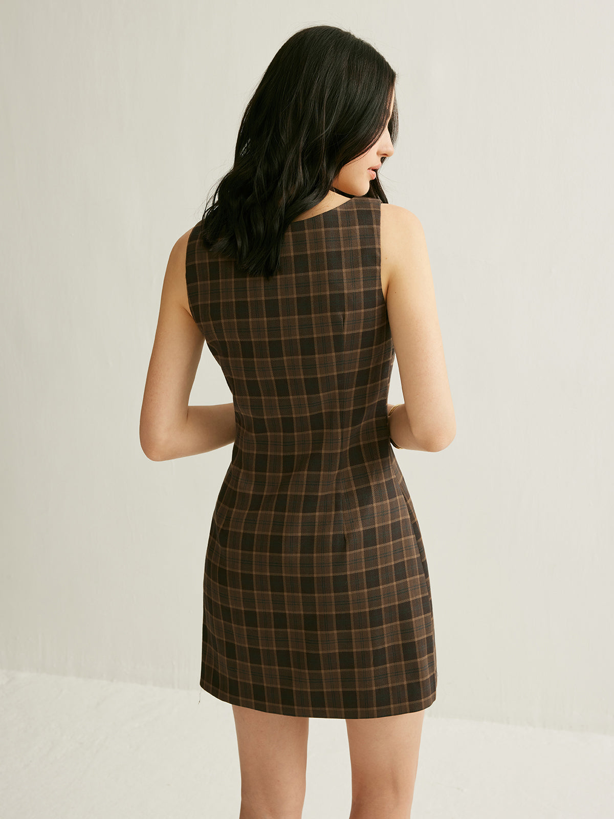 Robe courte sans manches à damier nouée