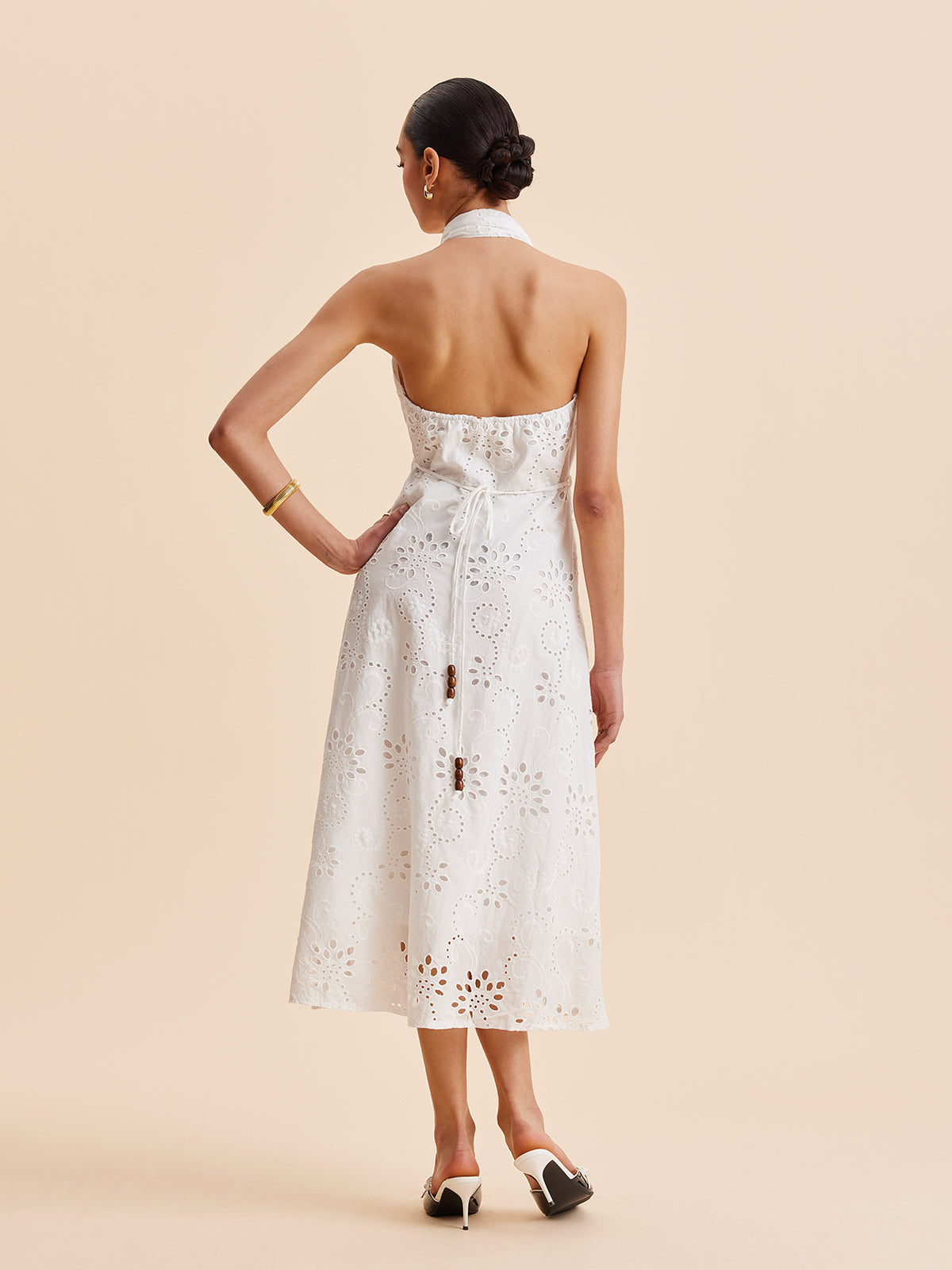 Robe midi dos nu à œillets et ceinture