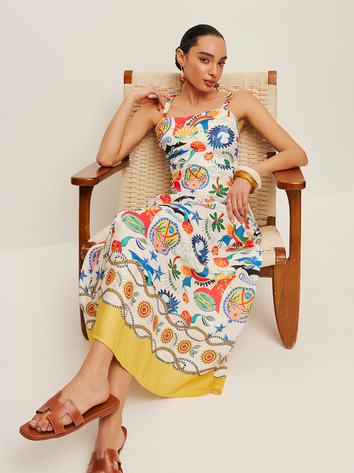 Buntes, bedrucktes Trägerkleid