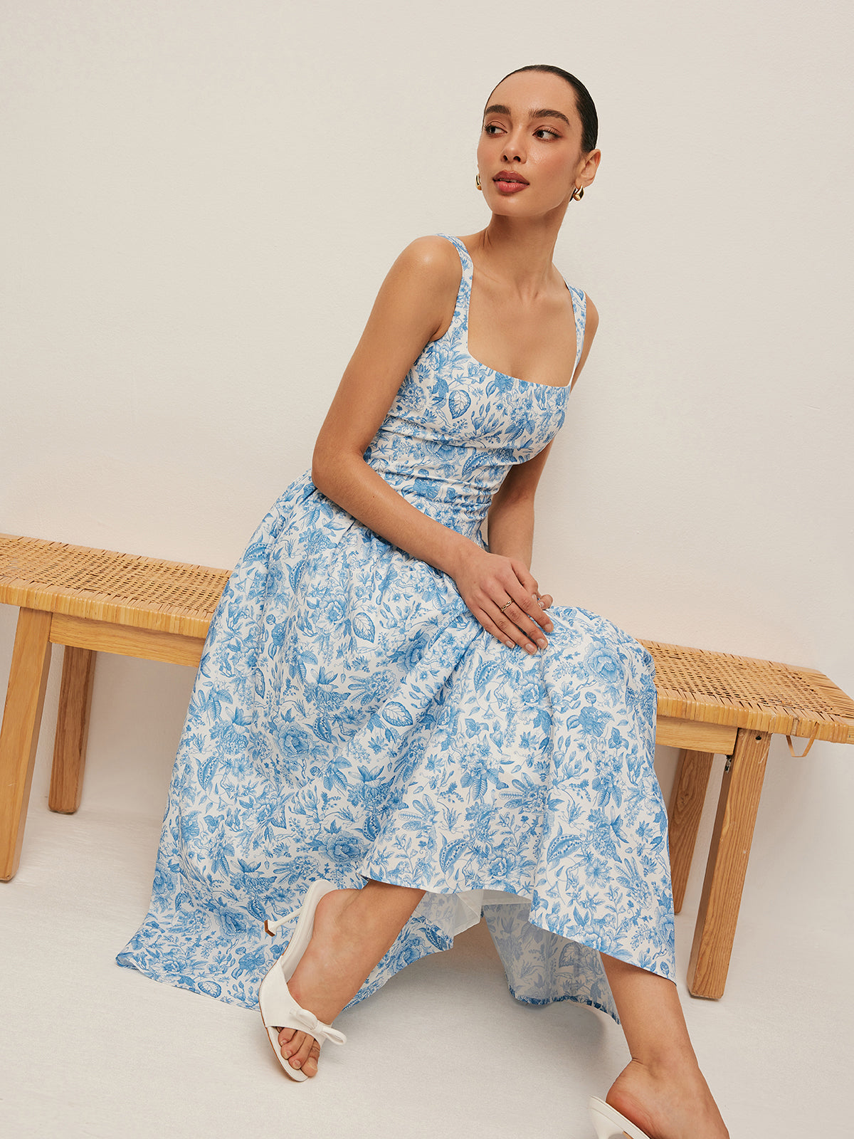 Bedrucktes Kleid mit eckigem Ausschnitt und Taschen
