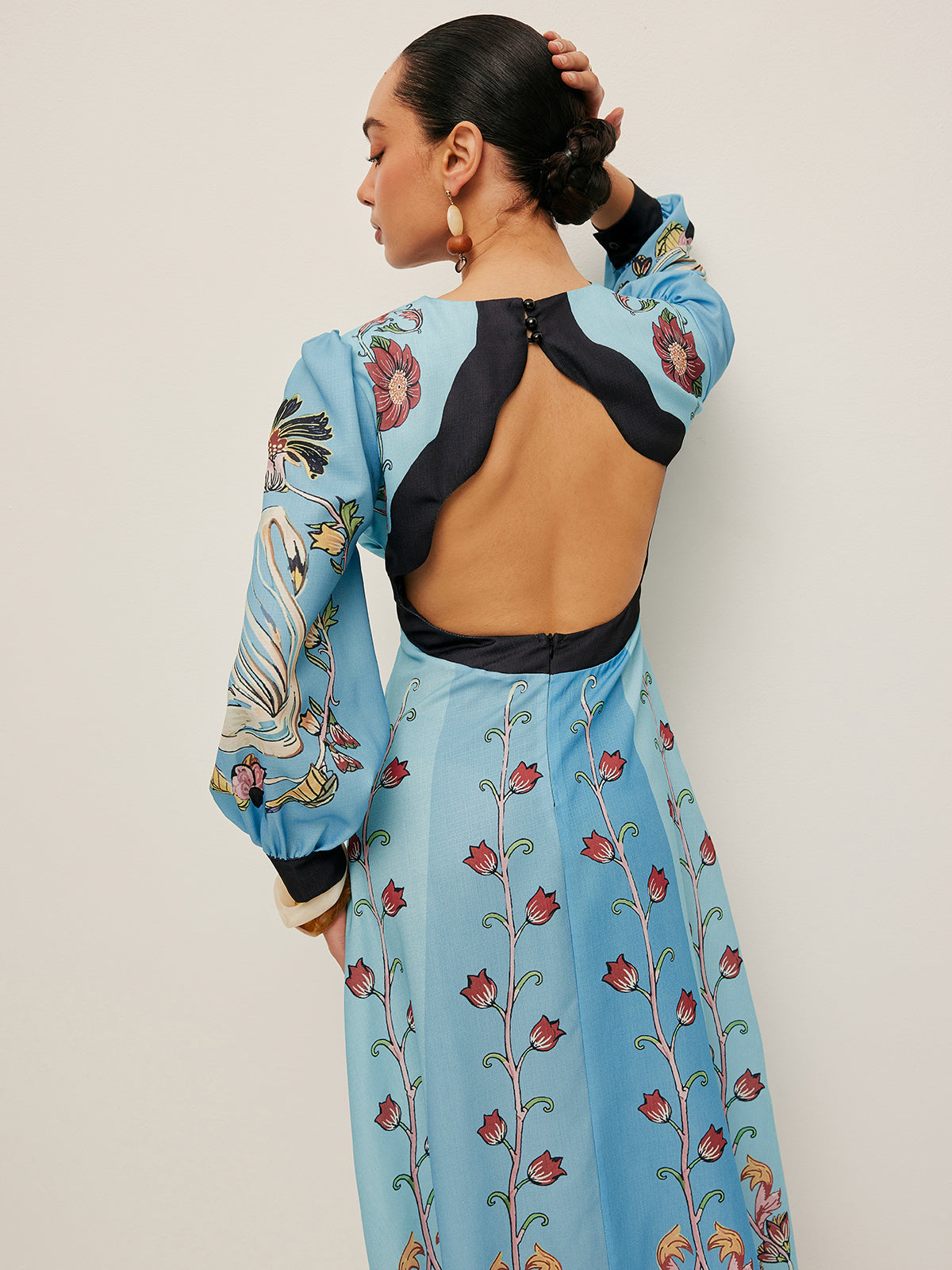 Blumenkleid mit Puffärmeln und Rückenausschnitt