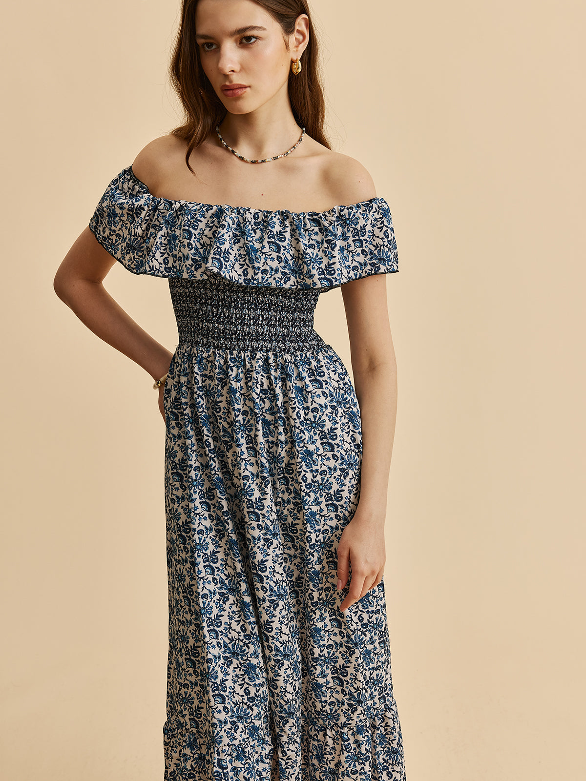 Robe Fleurie Bohème Épaules Dénudées Smockée à Volants