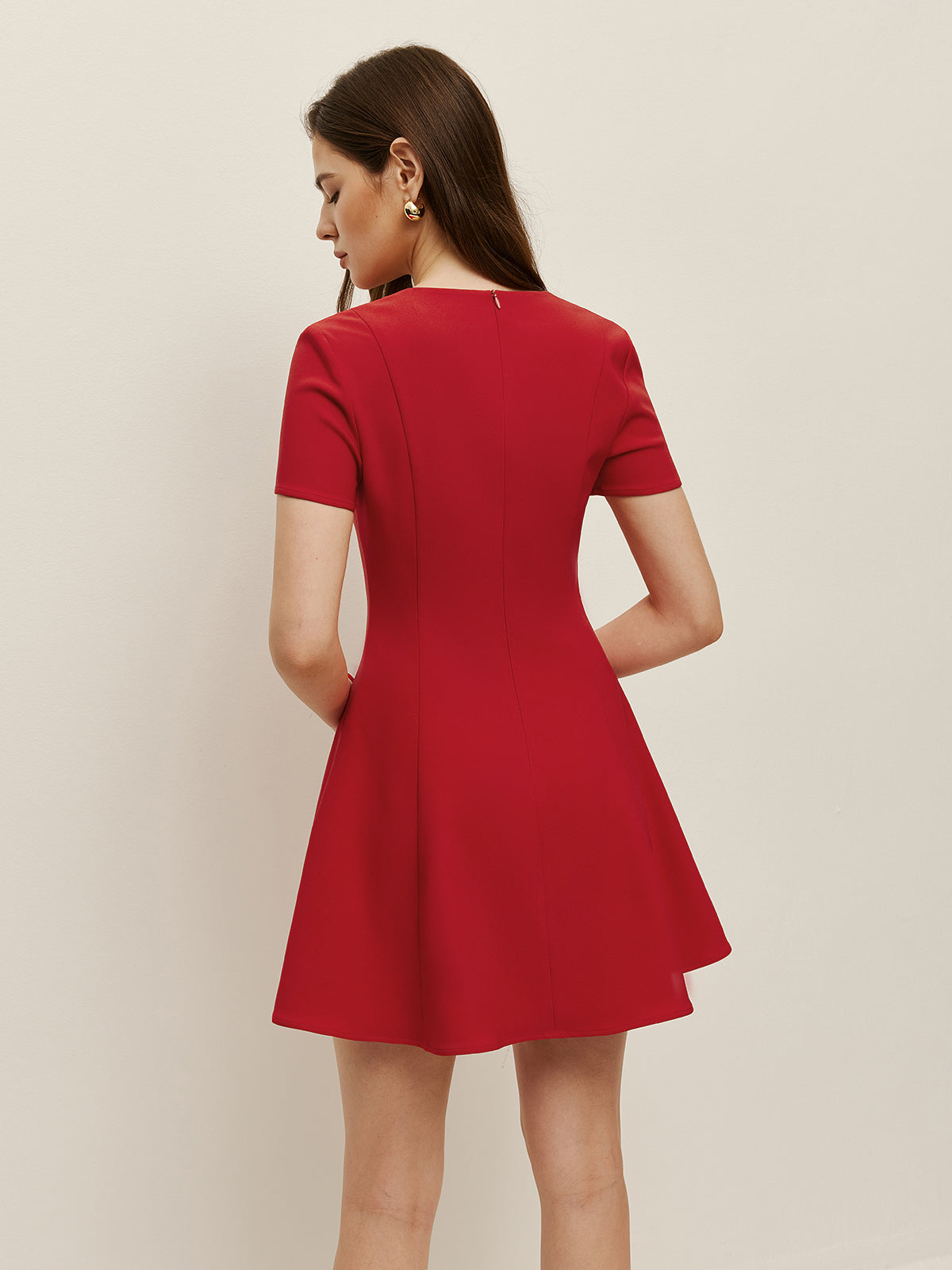 Robe à col en V avec détail nœud