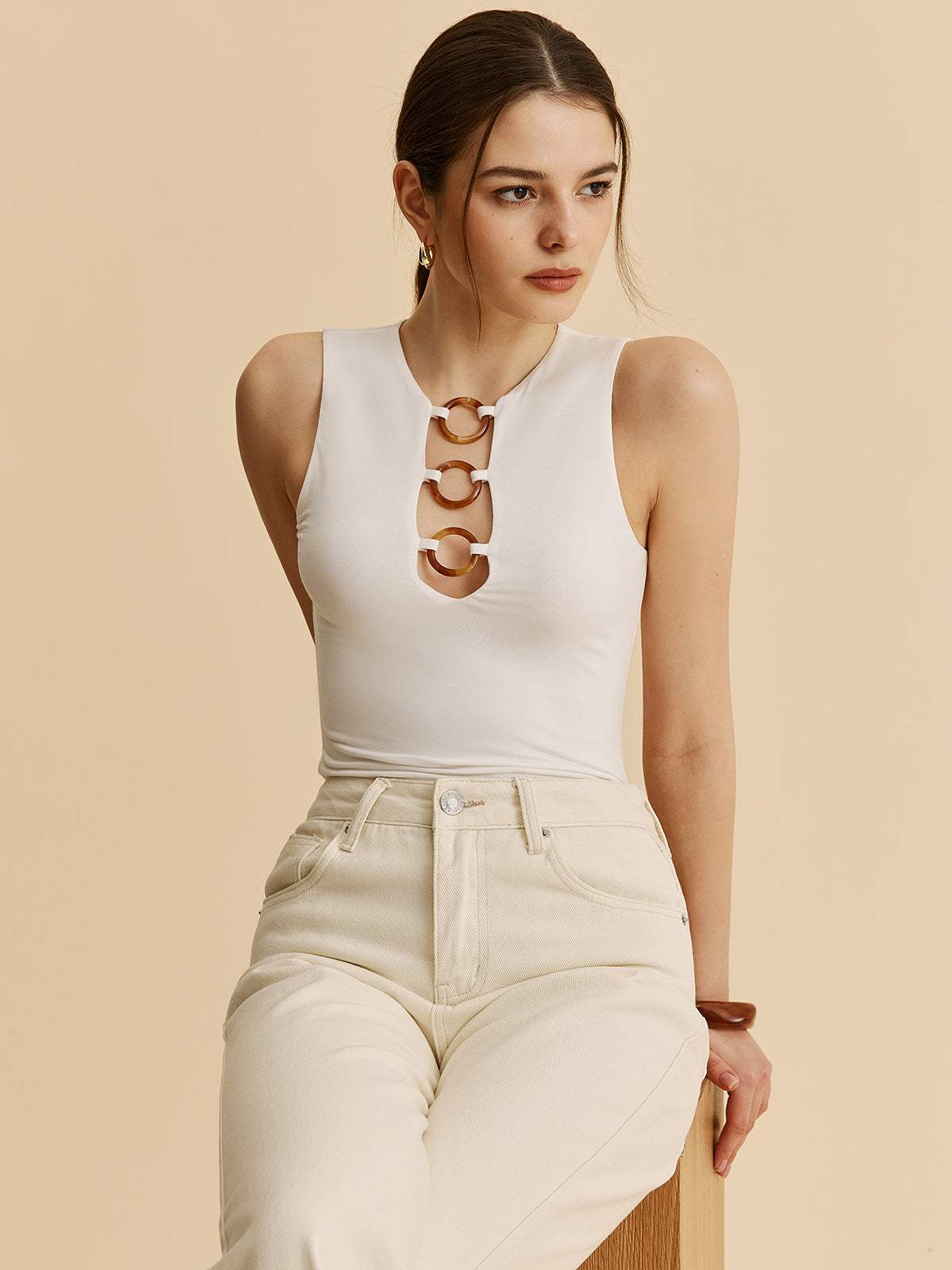 Tanktop mit Ringdetail und Ausschnitt