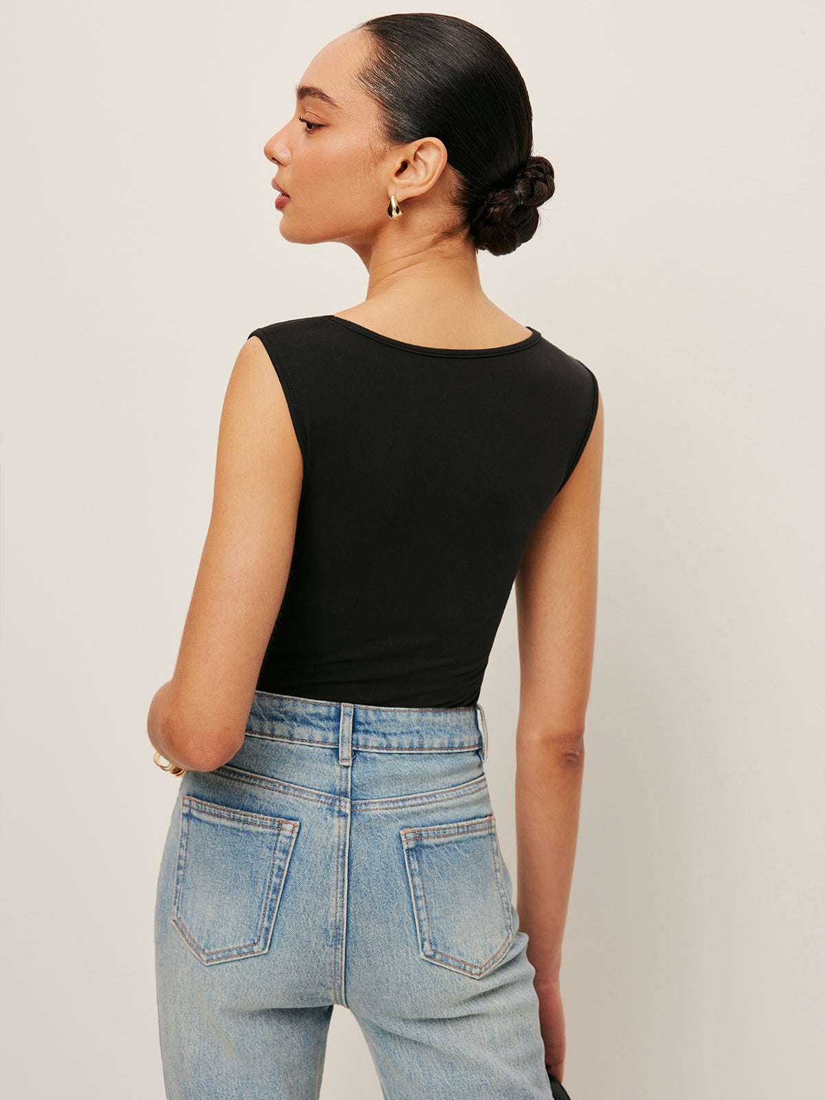 Figurbetontes Tanktop mit eckigem Ausschnitt
