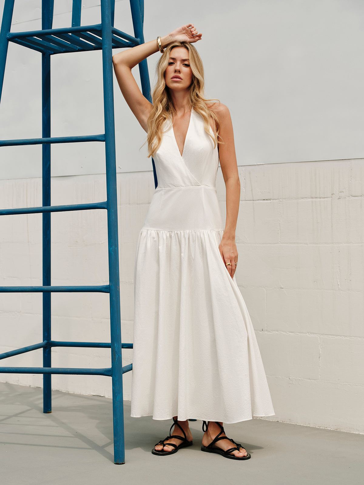 Robe dos nu en coton à encolure en V et licou