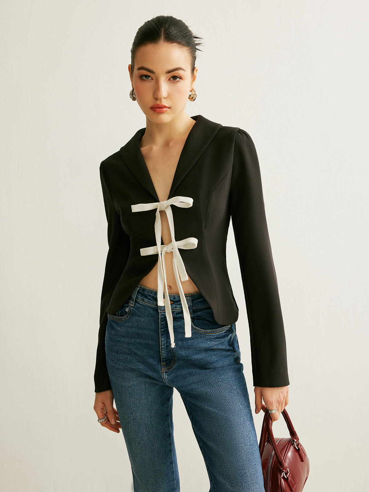 Blazer mit V-Ausschnitt und Bindedetail vorne