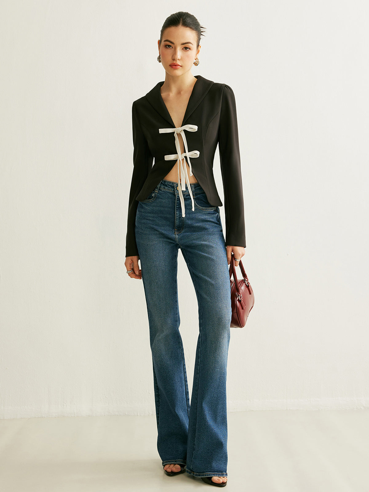 Blazer mit V-Ausschnitt und Bindedetail vorne