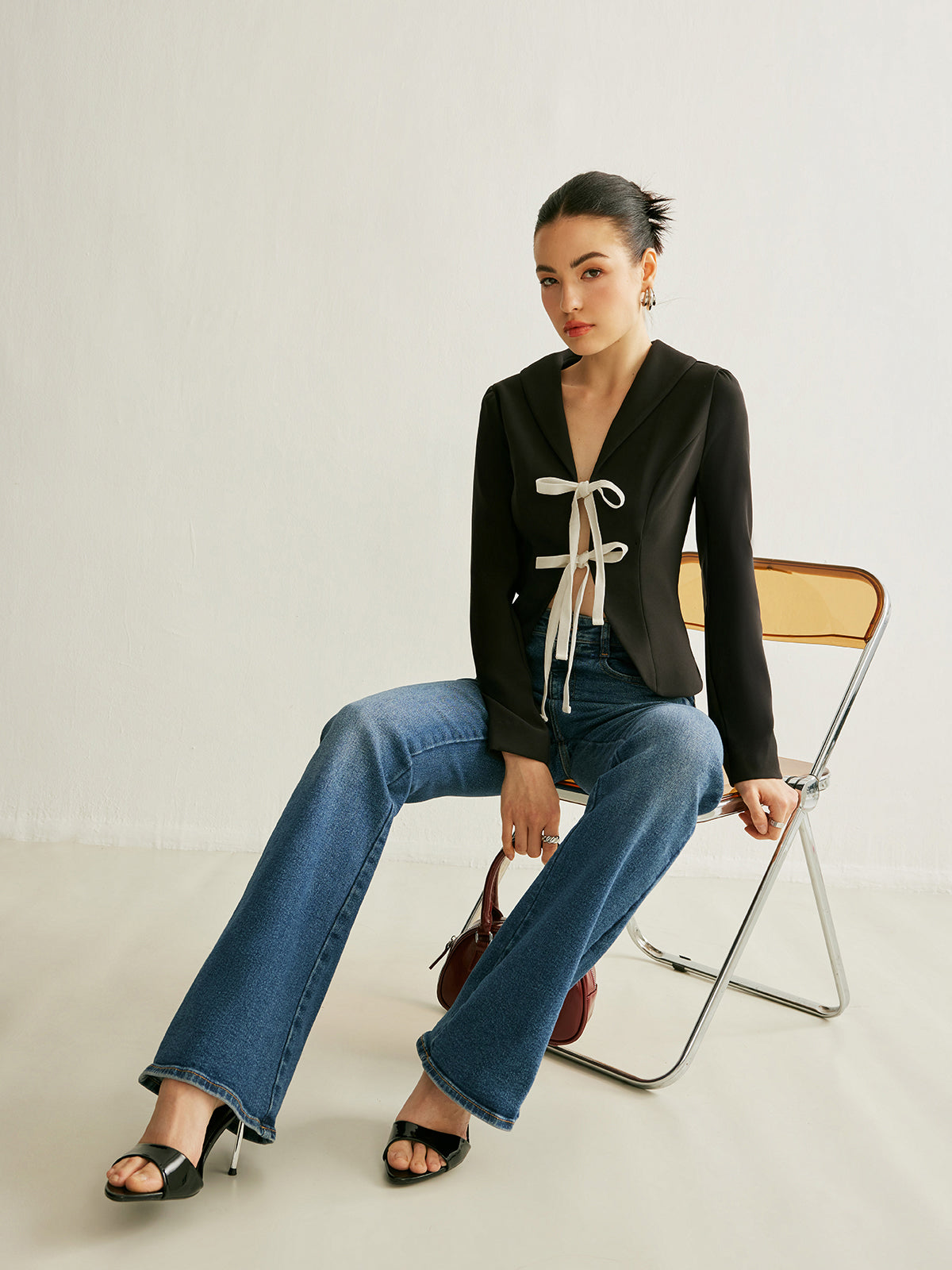 Blazer mit V-Ausschnitt und Bindedetail vorne